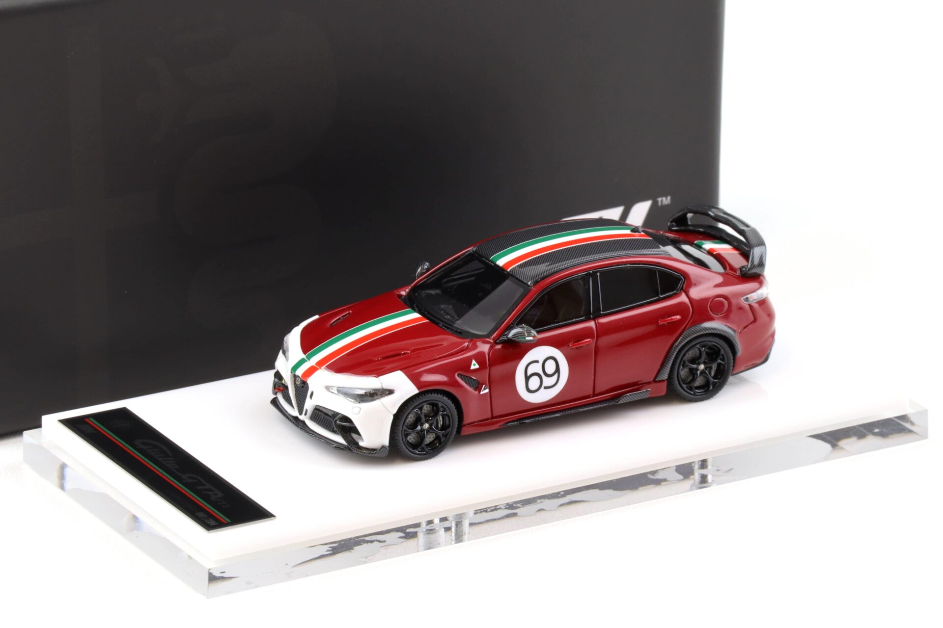 1:64 Motorhelix Alfa Romeo Giulia GTAm Rosso GTA red #69 MH64009RI