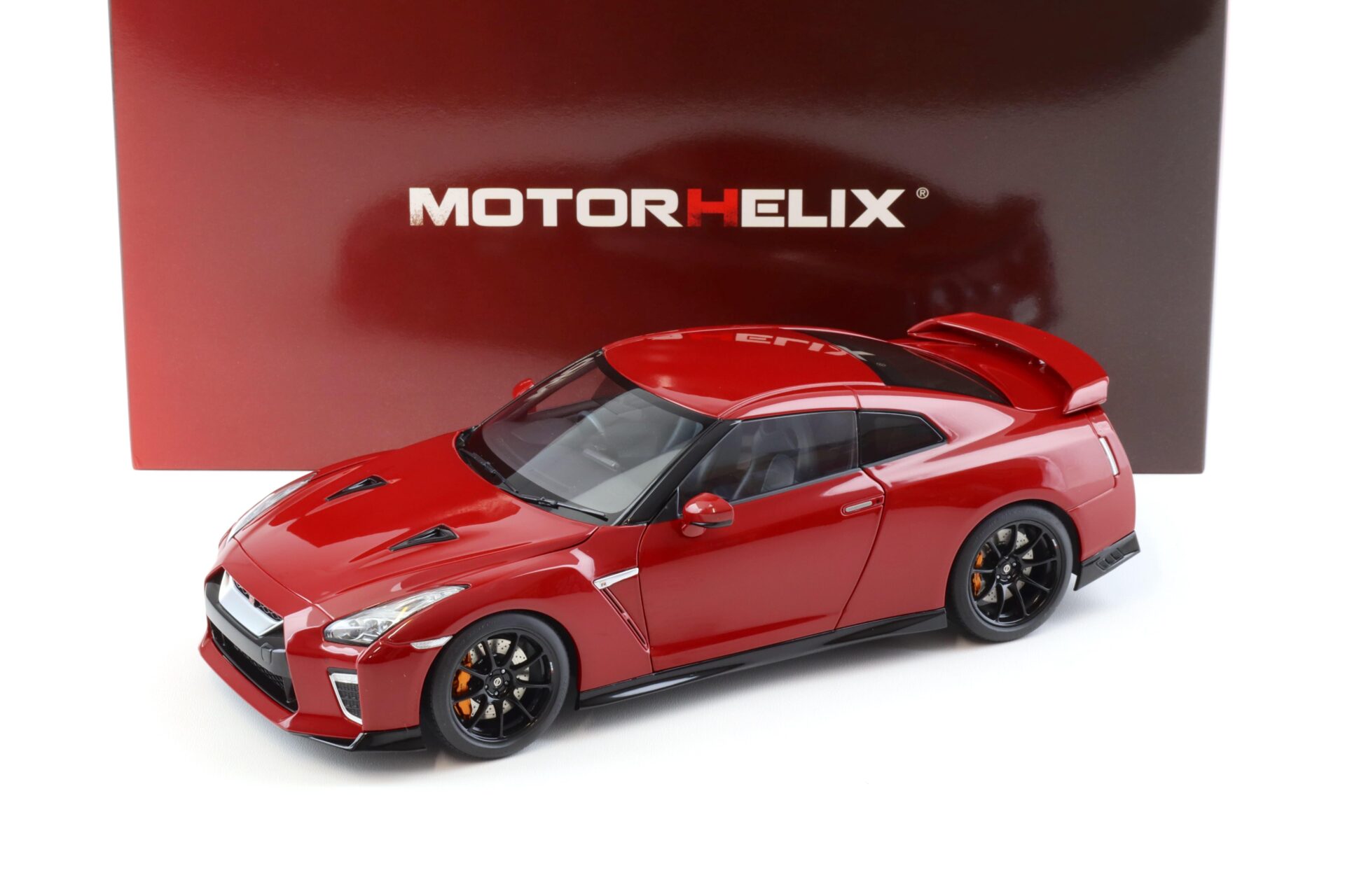1:18 Motorhelix Nissan GT-R R35 Track Edition by NISMO 2020 Vibrant red M83511