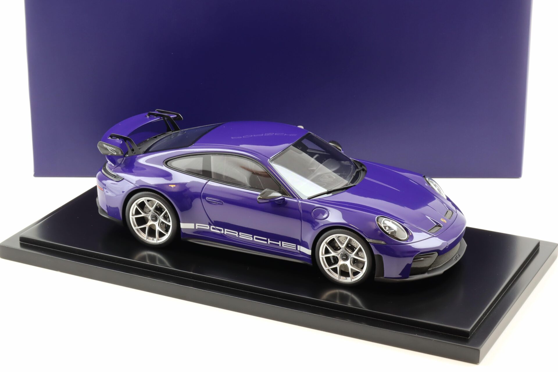1:18 Spark Porsche 911 992.2 GT3 Coupe Weissach Package Ultraviolett WAP DEALER