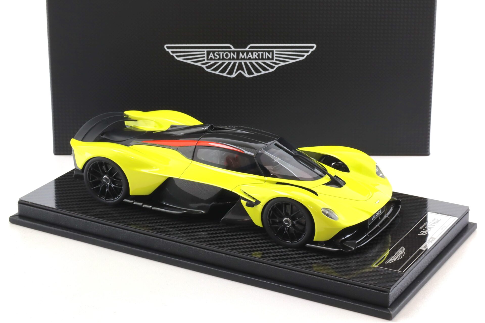 1:18 FrontiArt Aston Martin Valkyrie Lime Essence F106-185 - Limited 100 pcs.
