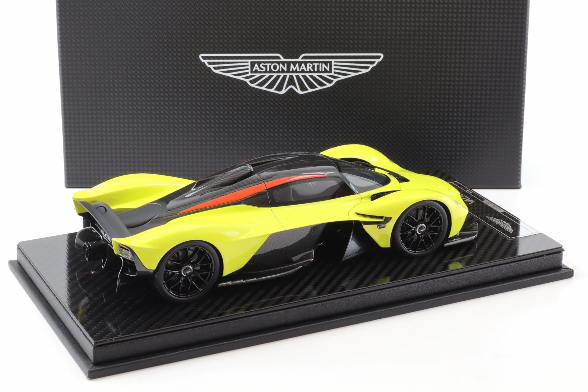 1:18 FrontiArt Aston Martin Valkyrie Lime Essence F106-185 - Limited 100 pcs.