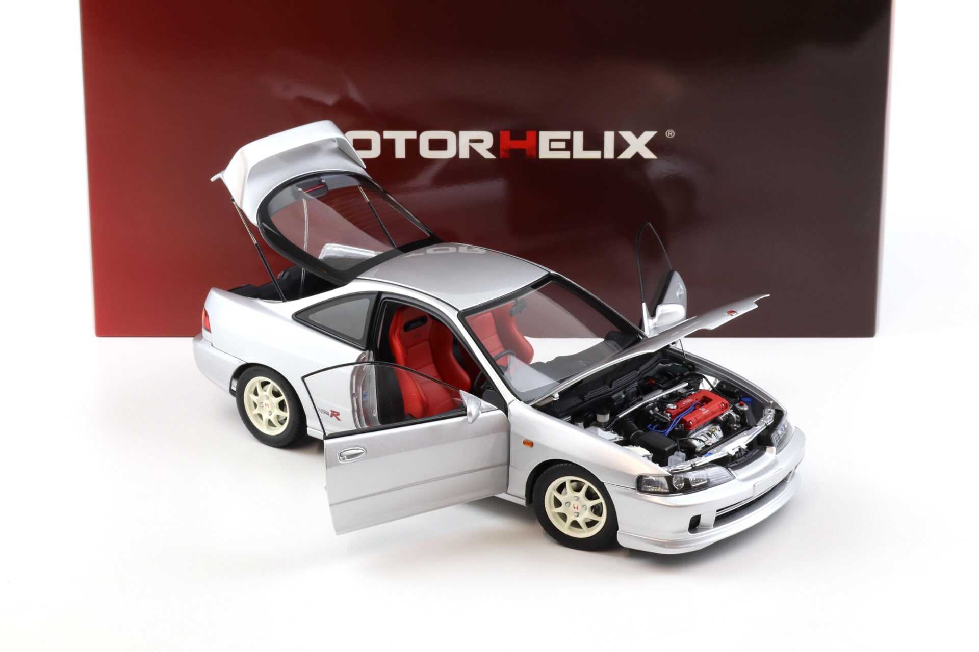 1:18 Motorhelix Honda Integra Type R (DC2) PRE-Facelift Vogue silver metallic M85202
