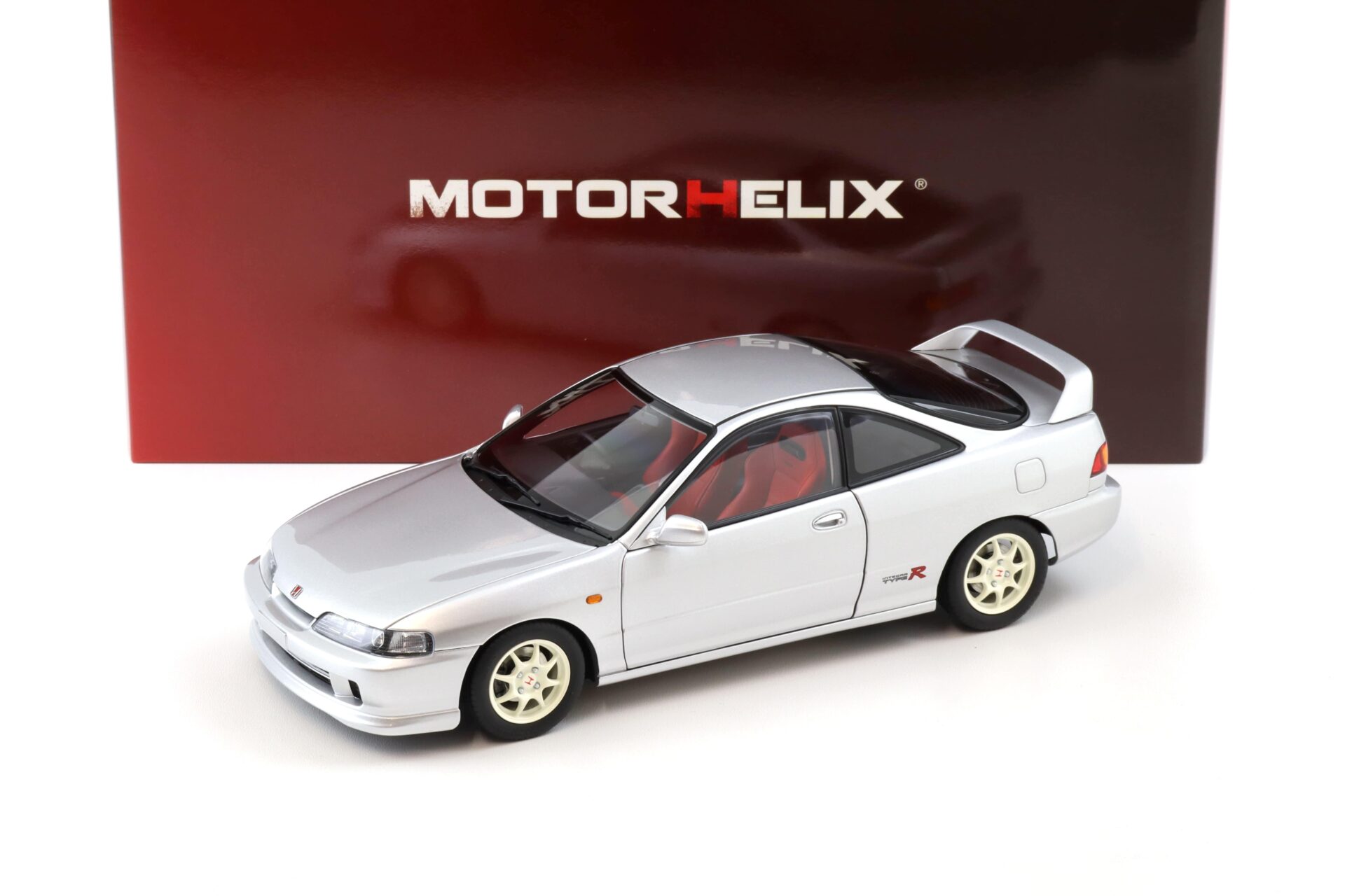 1:18 Motorhelix Honda Integra Type R (DC2) PRE-Facelift Vogue silver metallic M85202