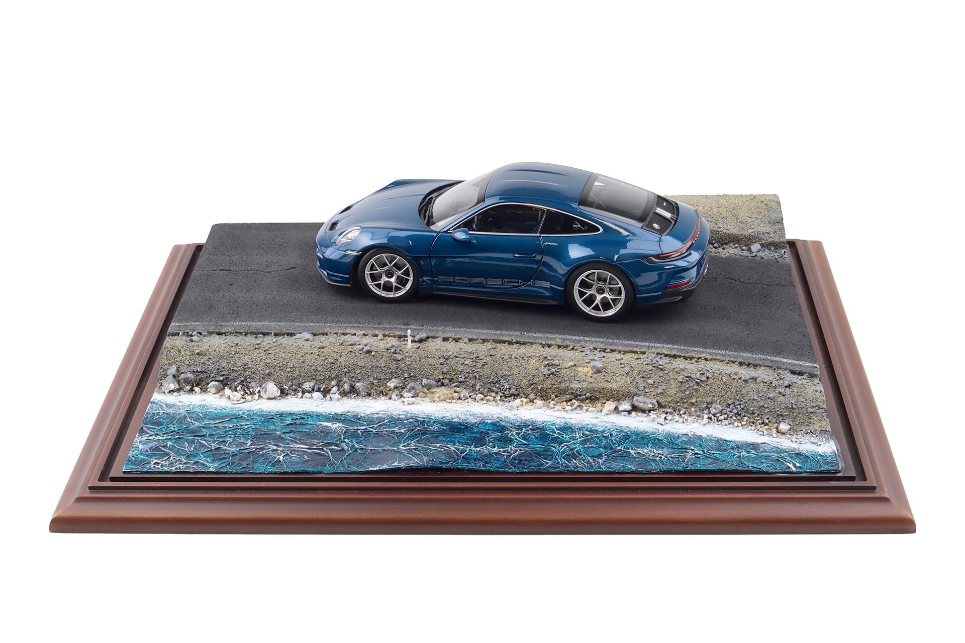 1:18 Atlantic Diorama Ocean Drive with Show Case Display Case 30106