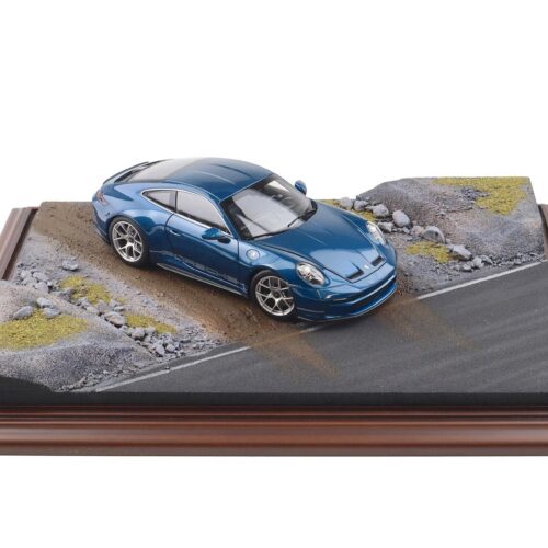 1:18 Atlantic Diorama Entrance to Dirty Road with Show Case Display Case 30209