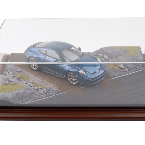 1:18 Atlantic Diorama Entrance to Dirty Road with Show Case Display Case 30209