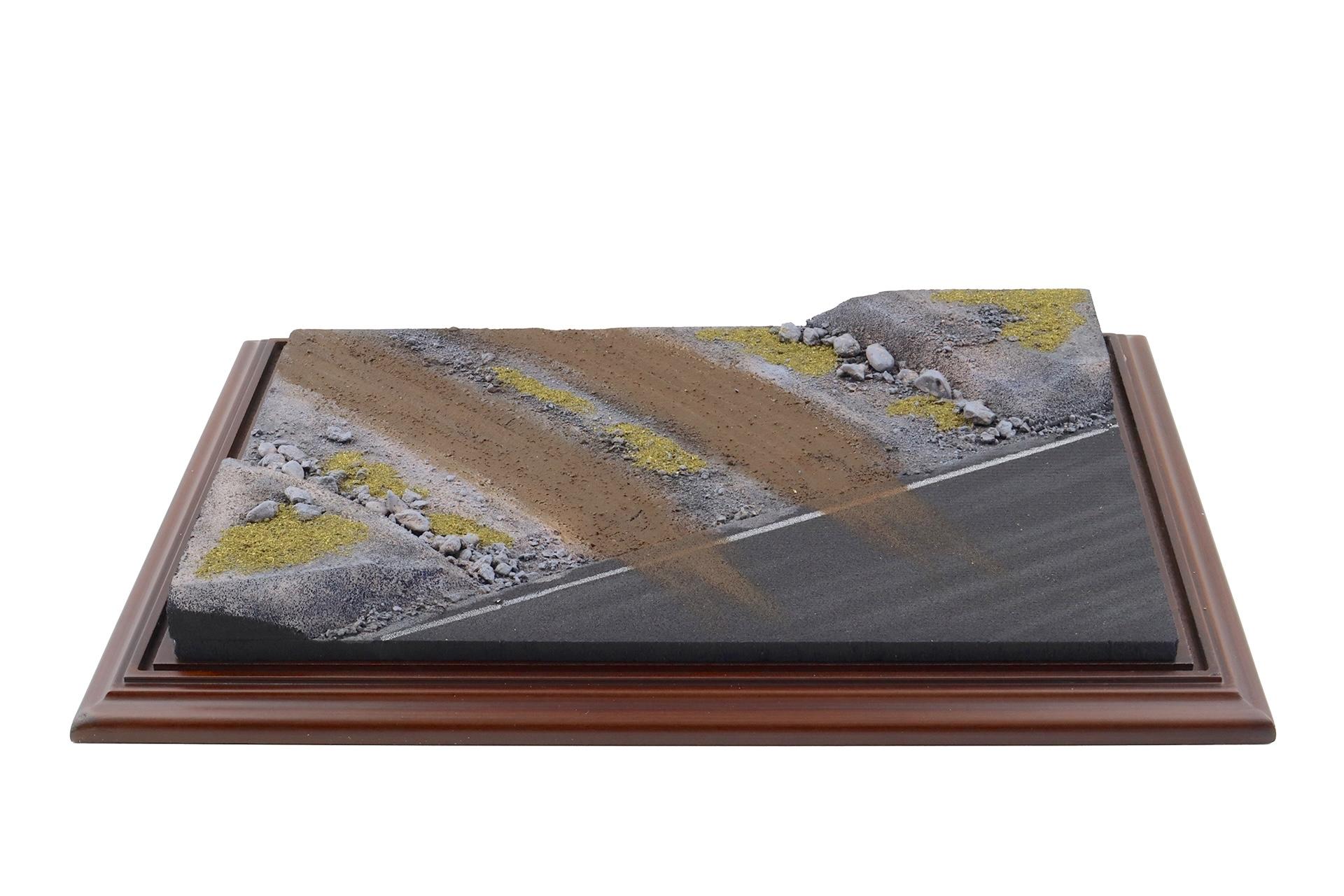 1:18 Atlantic Diorama Entrance to Dirty Road with Show Case Display Case 30209