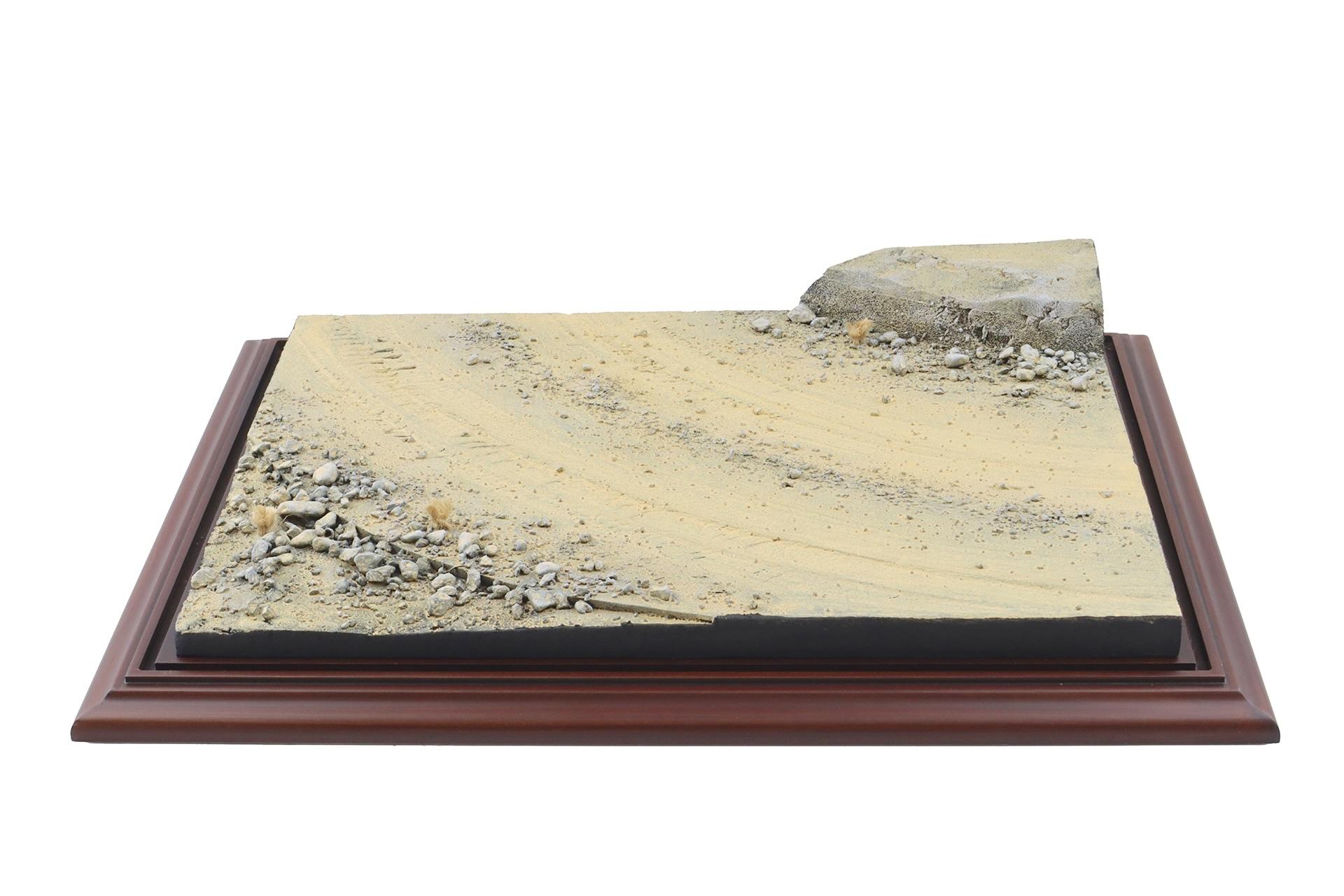1:18 Atlantic Diorama Mountain Road with Show Case Display Case 30208