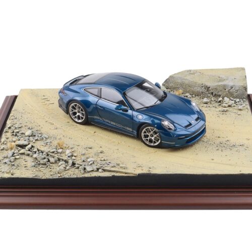 1:18 Atlantic Diorama Mountain Road with Show Case Display Case 30208