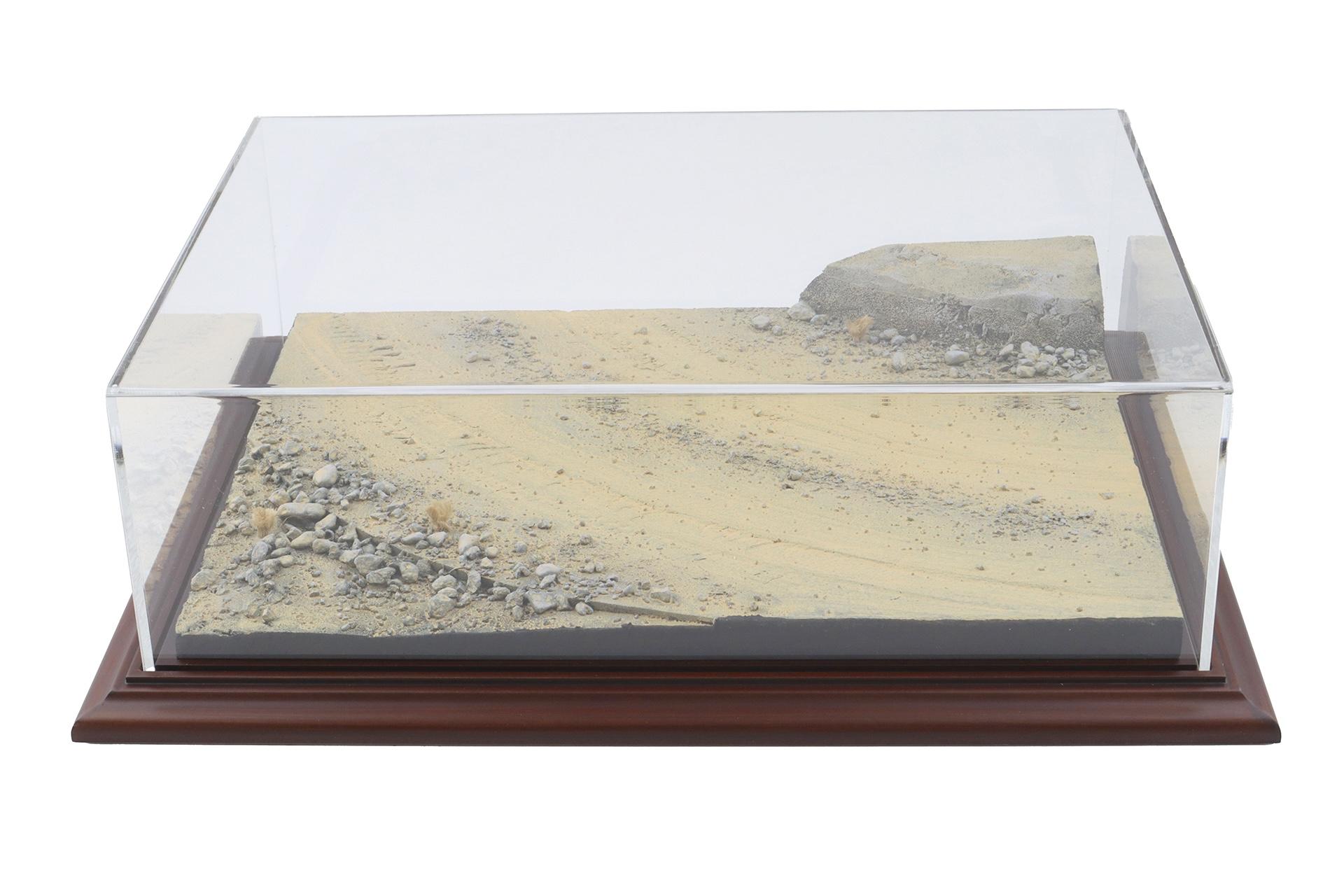 1:18 Atlantic Diorama Mountain Road with Show Case Display Case 30208