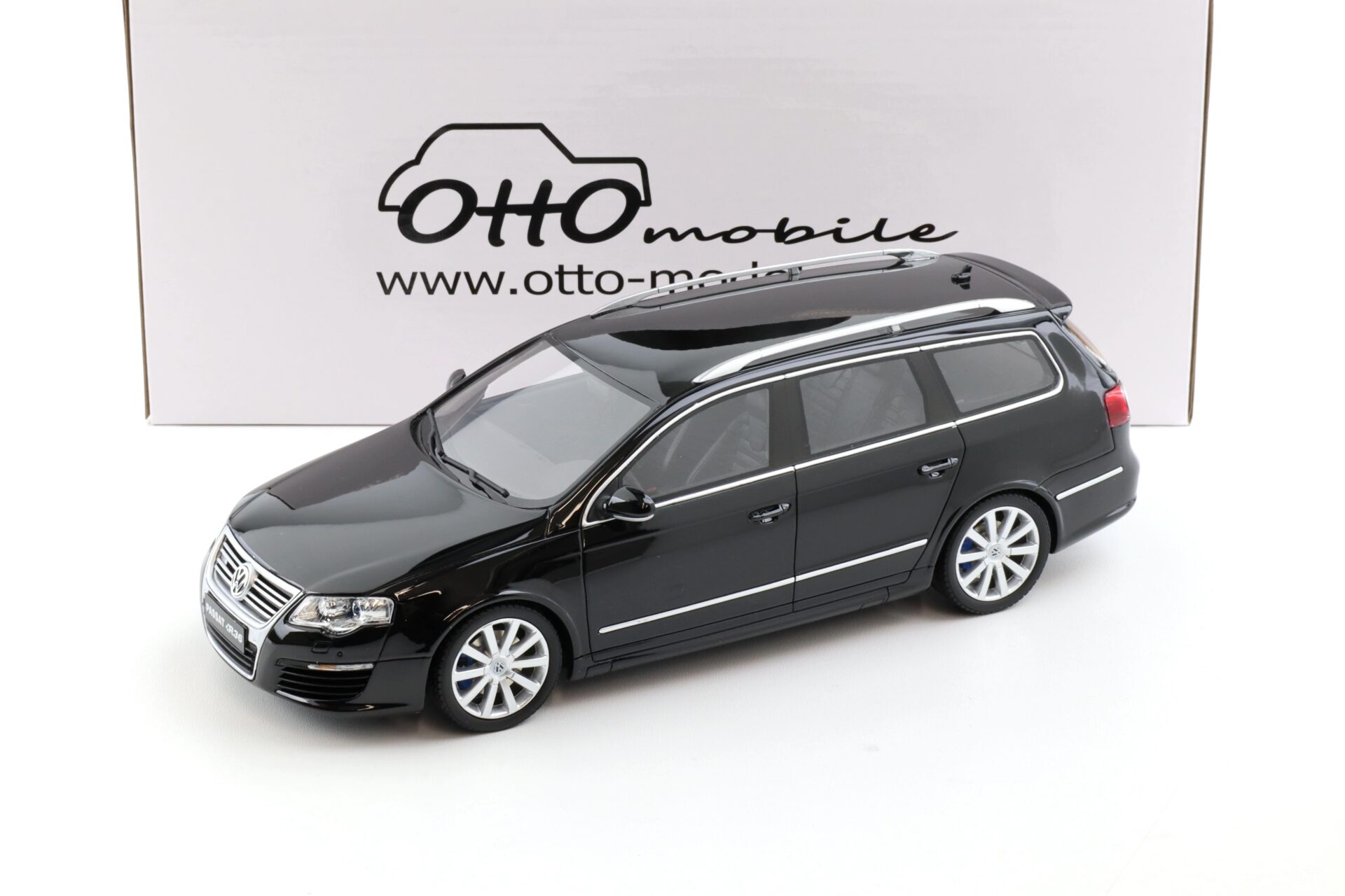 1:18 OTTO mobile OT938 VW Passat R36 Variant B6 deep black pearl 2008