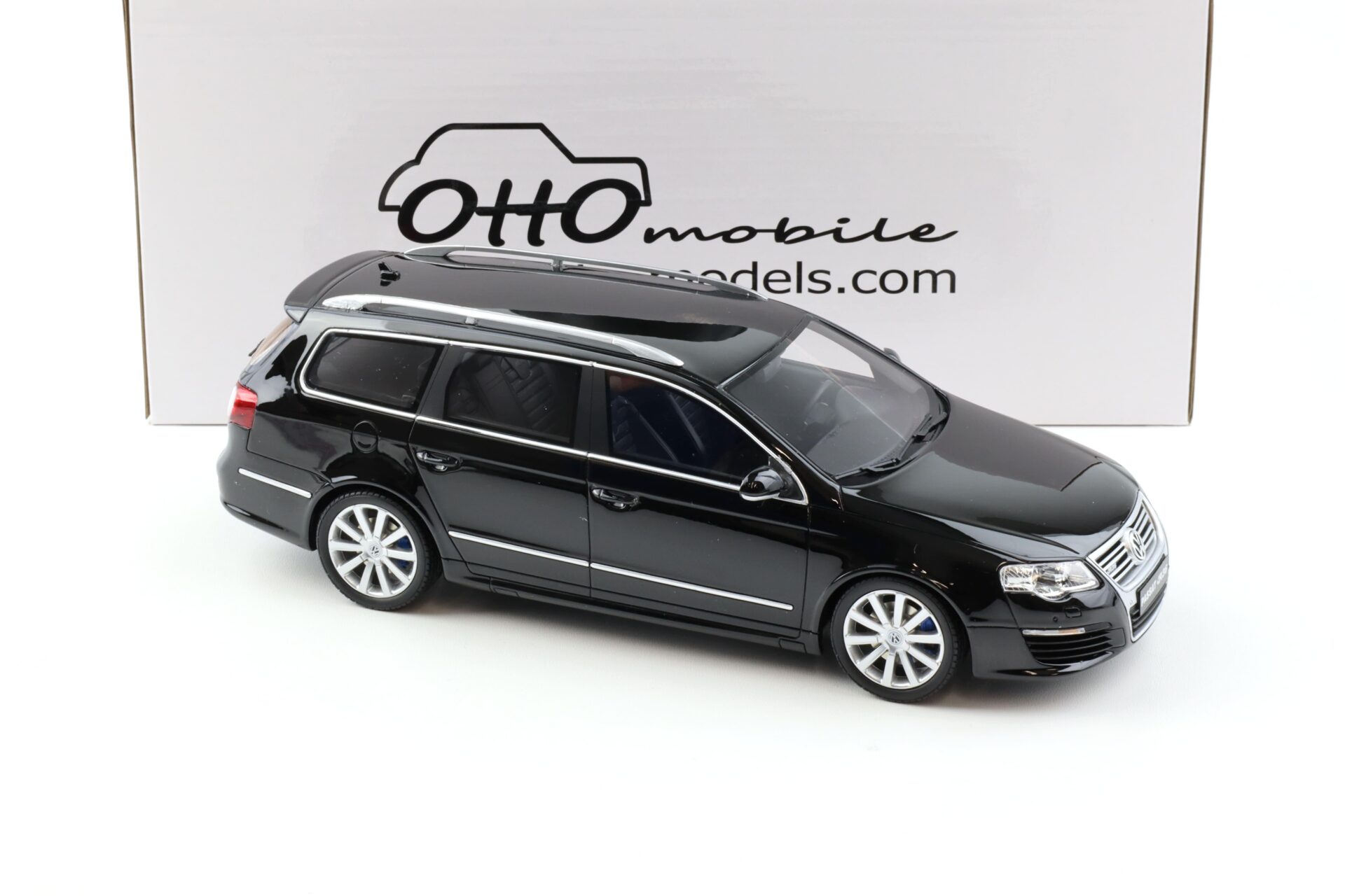 1:18 OTTO mobile OT938 VW Passat R36 Variant B6 deep black pearl 2008