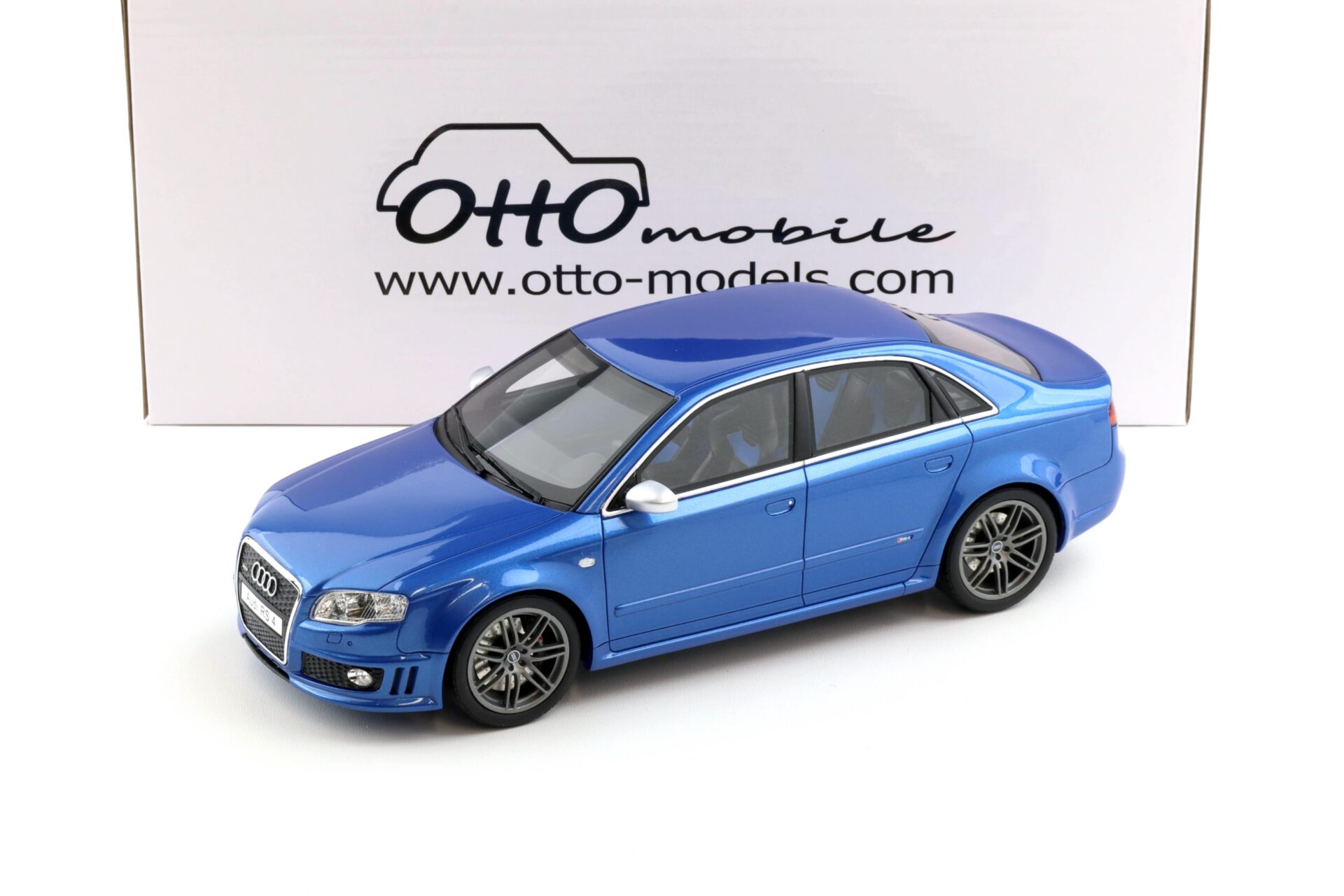 1:18 OTTO mobile OT1215 Audi RS4 Sedan B7 Sprint blue metallic 2007