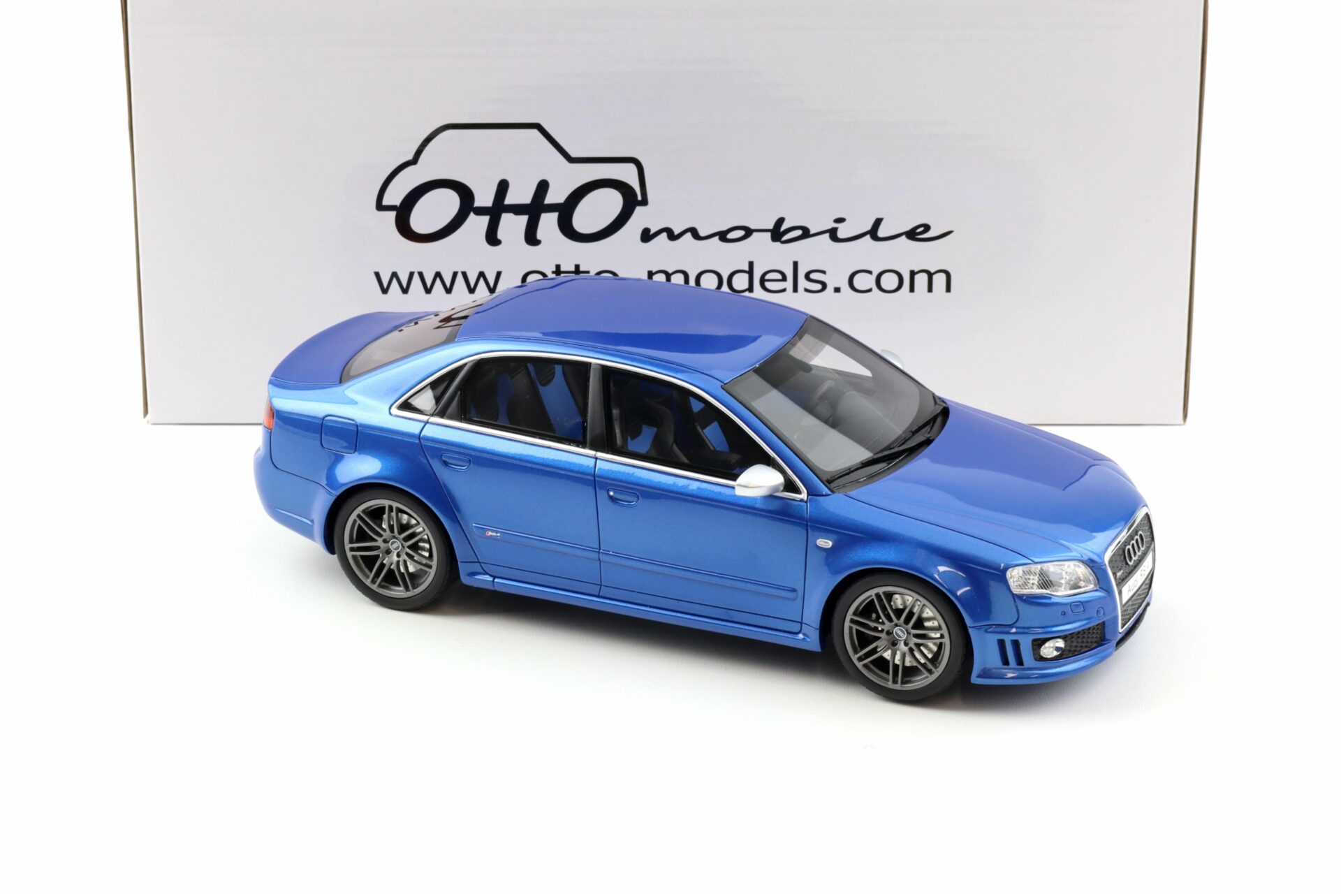 1:18 OTTO mobile OT1215 Audi RS4 Sedan B7 Sprint blue metallic 2007