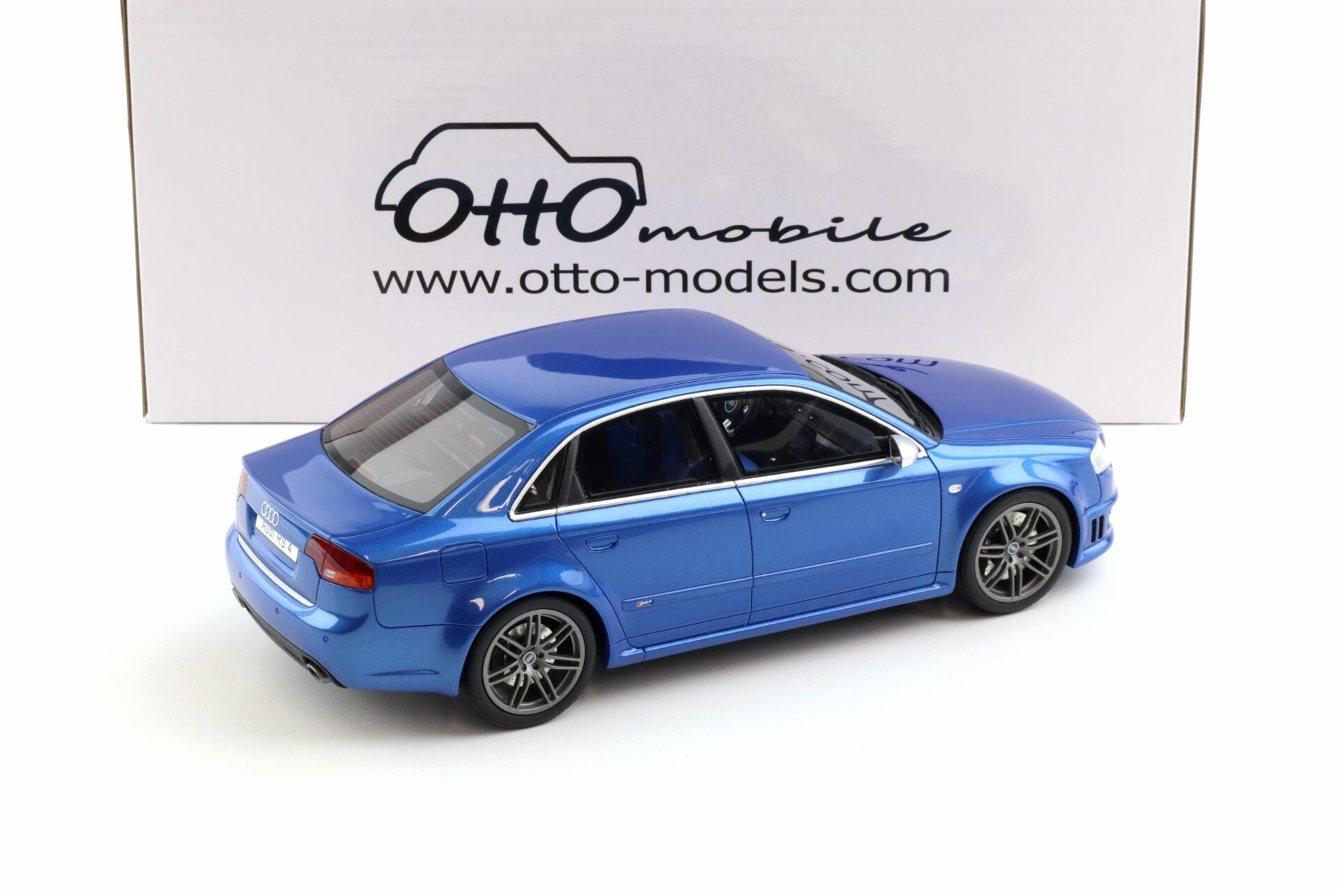 1:18 OTTO mobile OT1215 Audi RS4 Sedan B7 Sprint blue metallic 2007