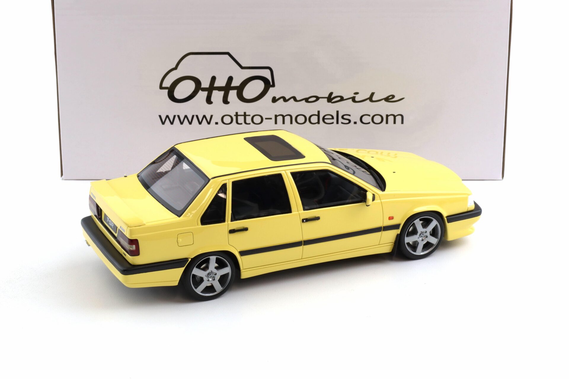 1:18 OTTO mobile OT1222 Volvo 850 T-5R Limousine cream yellow 1996