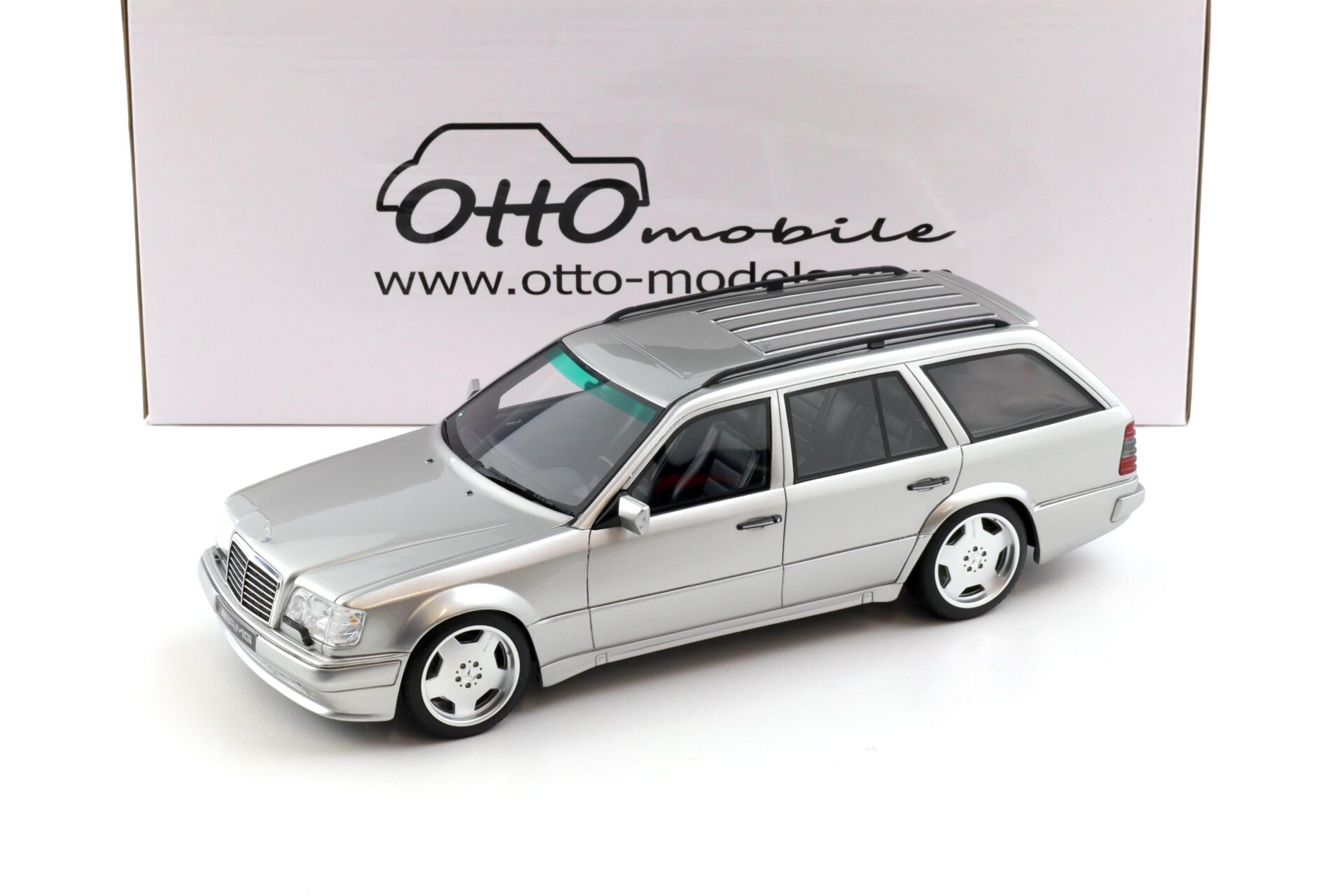 1:18 OTTO mobile OT1224 Mercedes AMG 70TE Wagon Brilliant silver 1996