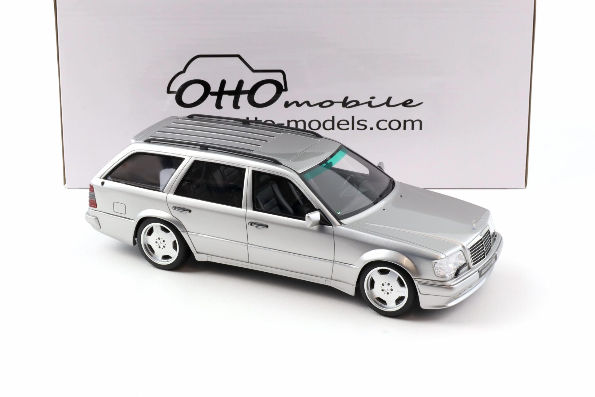 1:18 OTTO mobile OT1224 Mercedes AMG 70TE Wagon Brilliant silver 1996