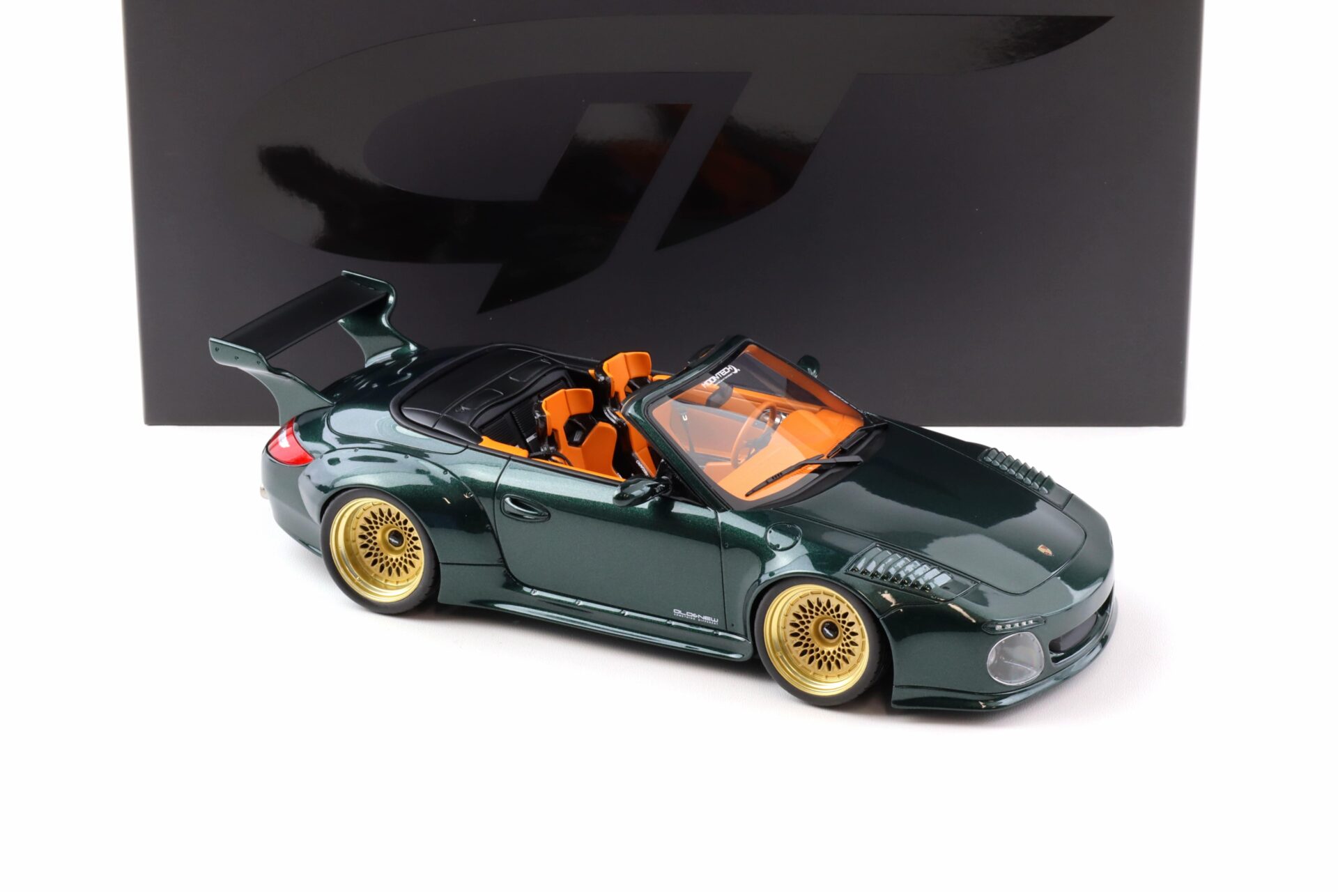 1:18 GT Spirit GT548 Porsche 911 (997.2) Old & New Tokyo Auto Salon 2010 green