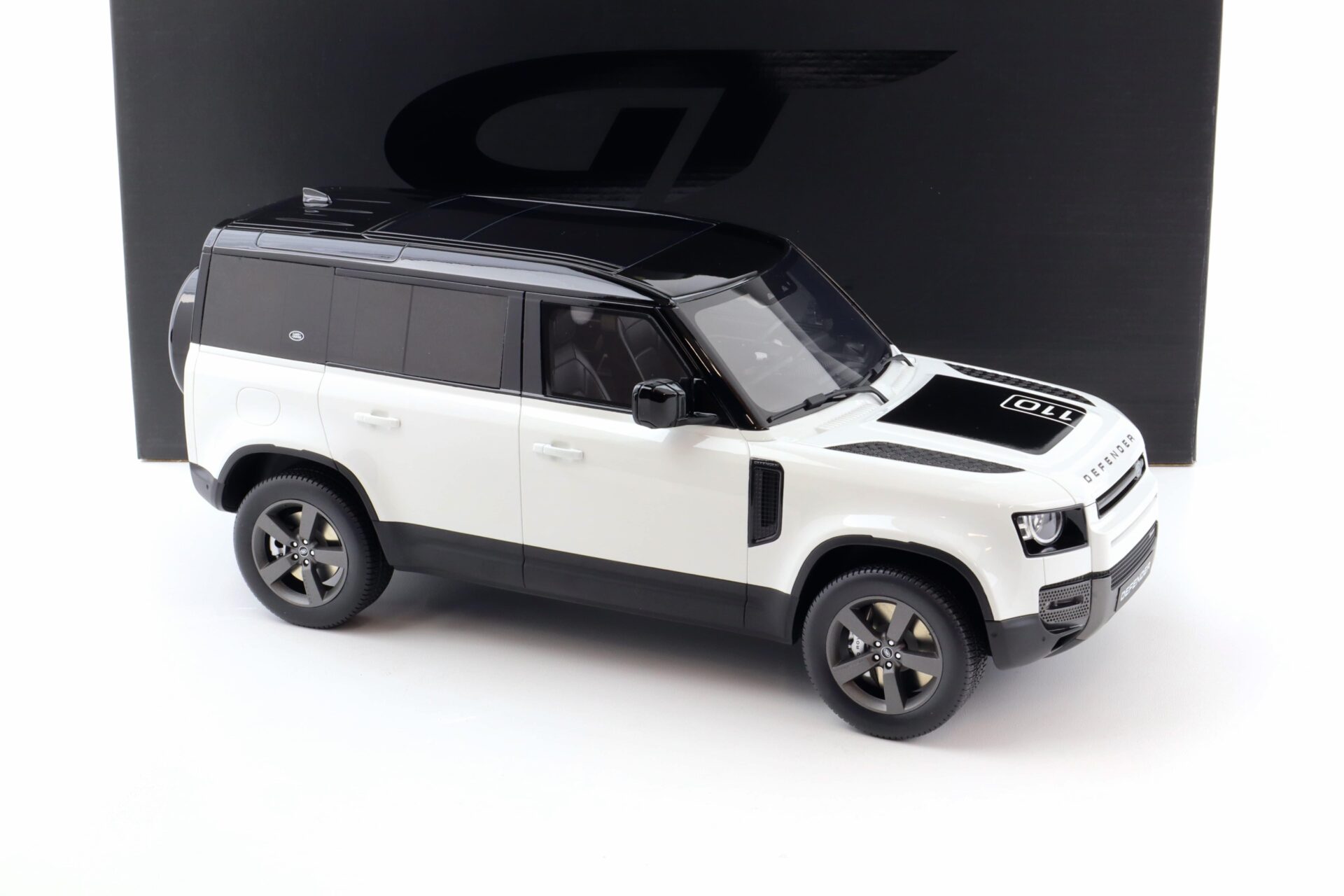 1:12 GT Spirit GT554 Land Rover Defender 110 P400x white/ black 2021