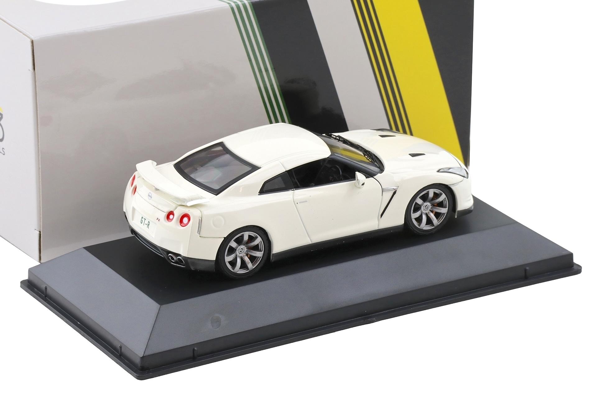 1:43 First43 Nissan GT-R R35 Coupe 2008 pearl white