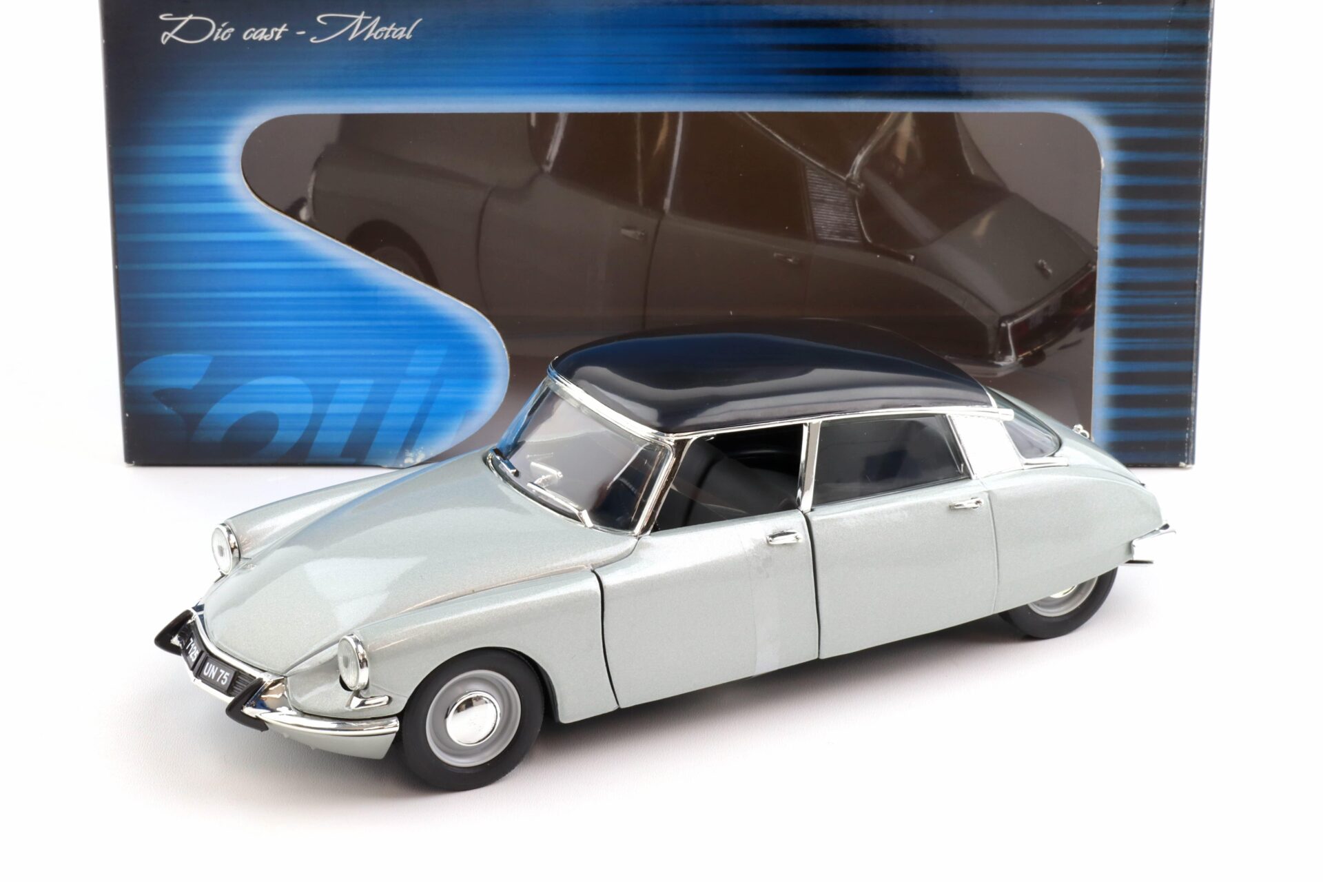 1:18 Solido Citroen DS 19 Berline 1963 silver-grey metallic/ black