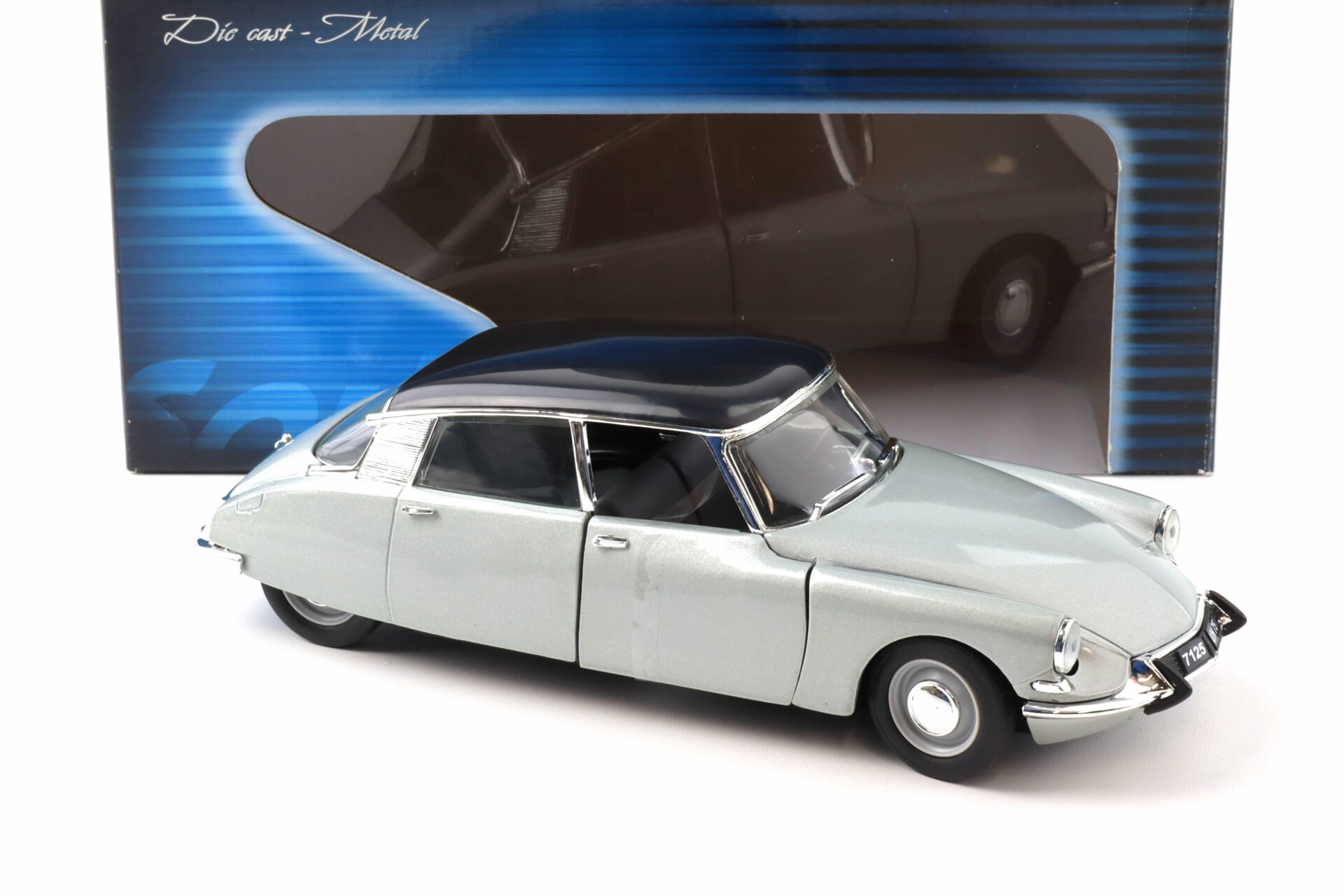 1:18 Solido Citroen DS 19 Berline 1963 silver-grey metallic/ black