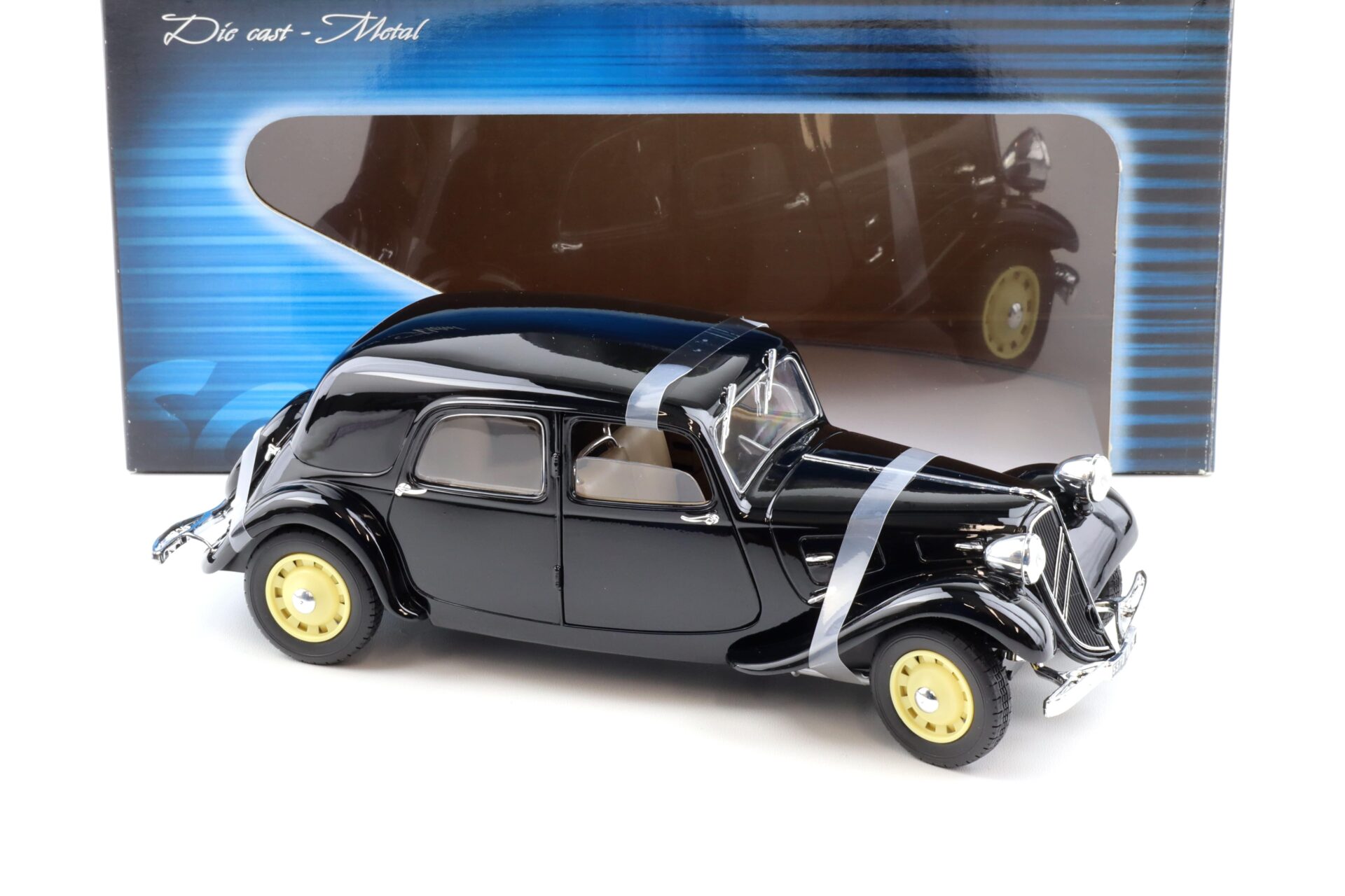 1:18 Solido Citroen Traction AV 11 Berline 1938 black