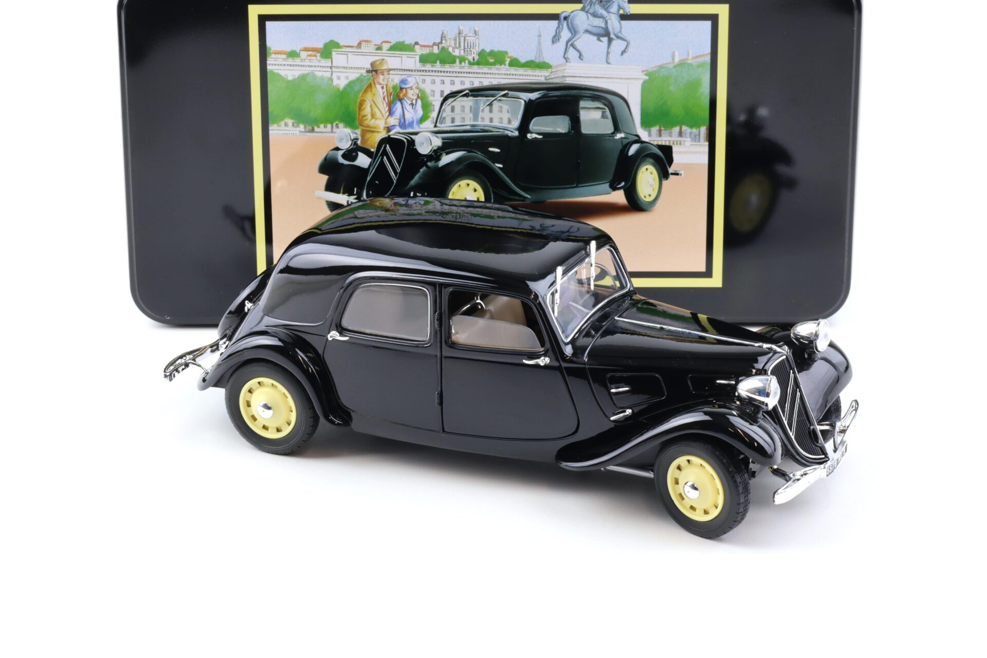 1:18 Solido Citroen Traction 11 B black 1938 with metal box