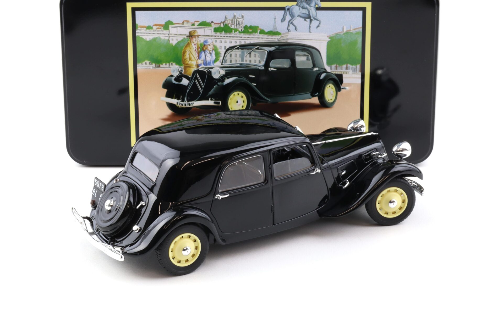 1:18 Solido Citroen Traction 11 B black 1938 with metal box