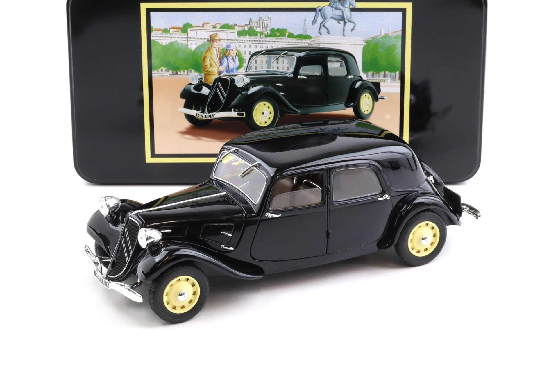 1:18 Solido Citroen Traction 11 B black 1938 with metal box