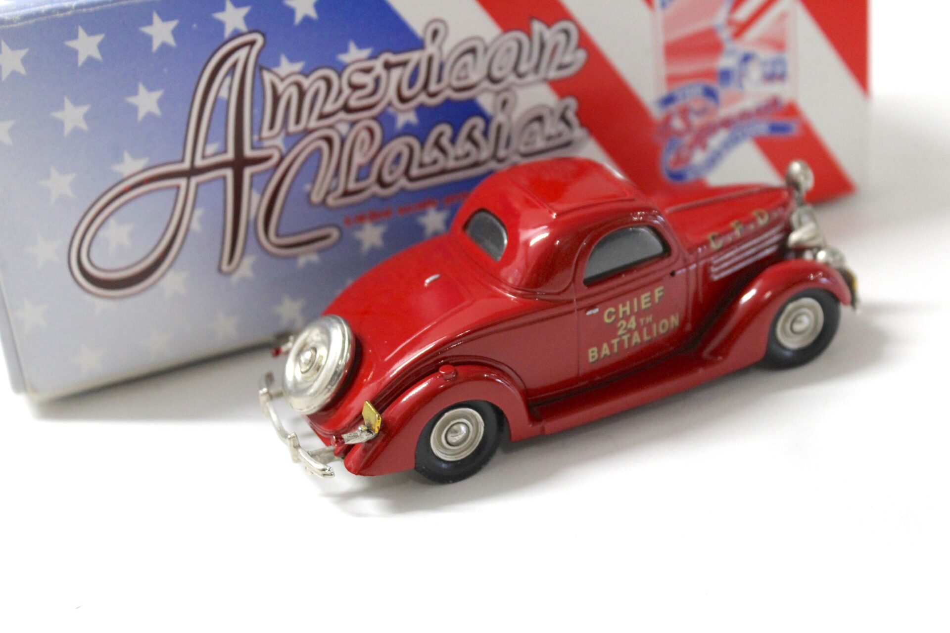 1:43 American Classics 43rd Avenue 1936 Ford 3 Window Fire Chief red
