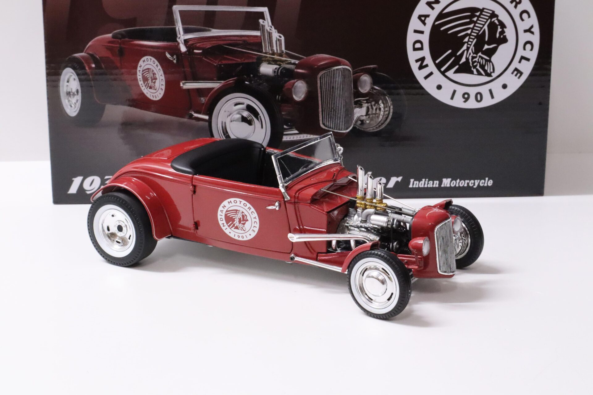 1:18 GMP 1934 Hot Rod Roadster *INDIAN MOTORCYCLE* dark red