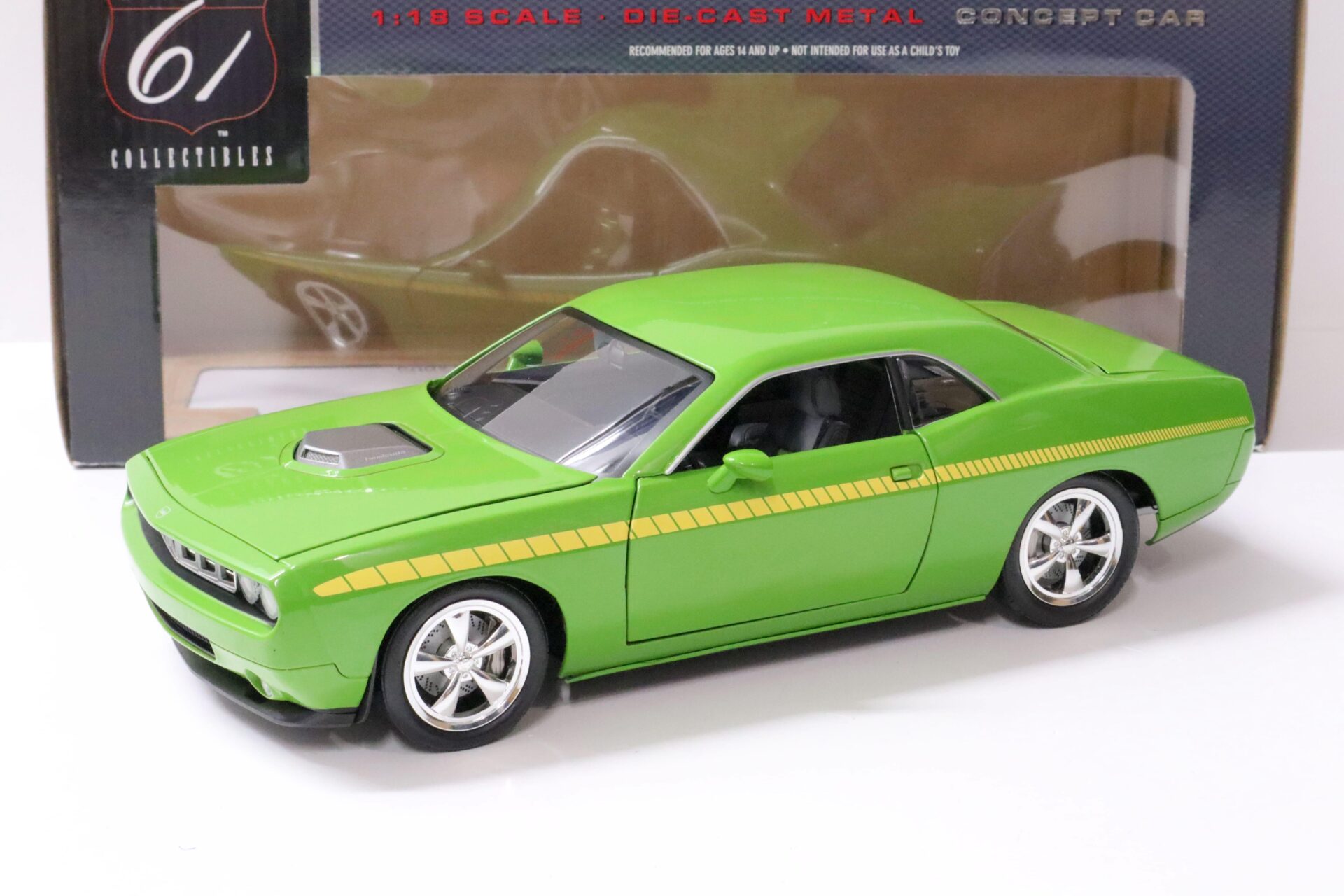 1:18 Highway61 Plymouth Cuda Concept Car 2009 Sublime green/ yellow stripe