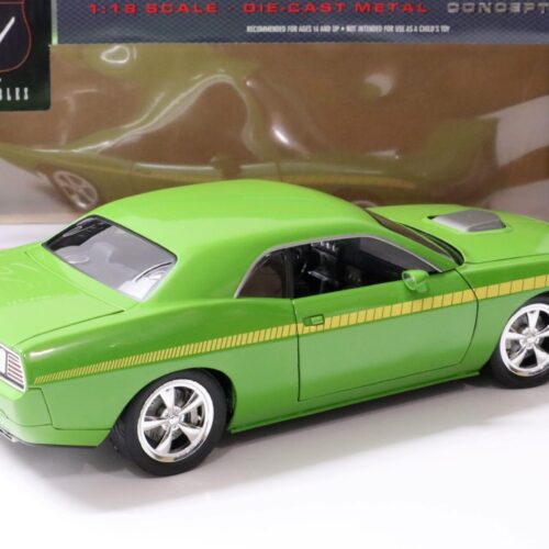 1:18 Highway61 Plymouth Cuda Concept Car 2009 Sublime green/ yellow stripe