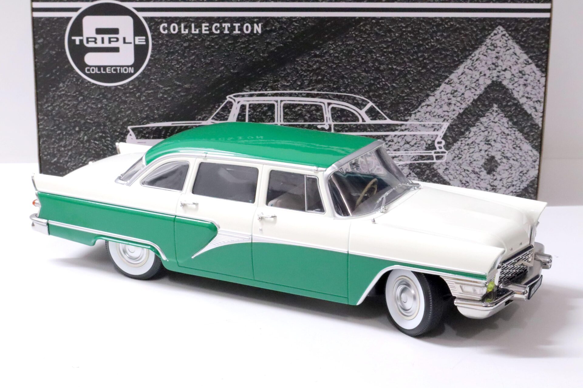 1:18 Triple9 1959 GAZ 13 Seagull Limousine green/ white Die-Cast
