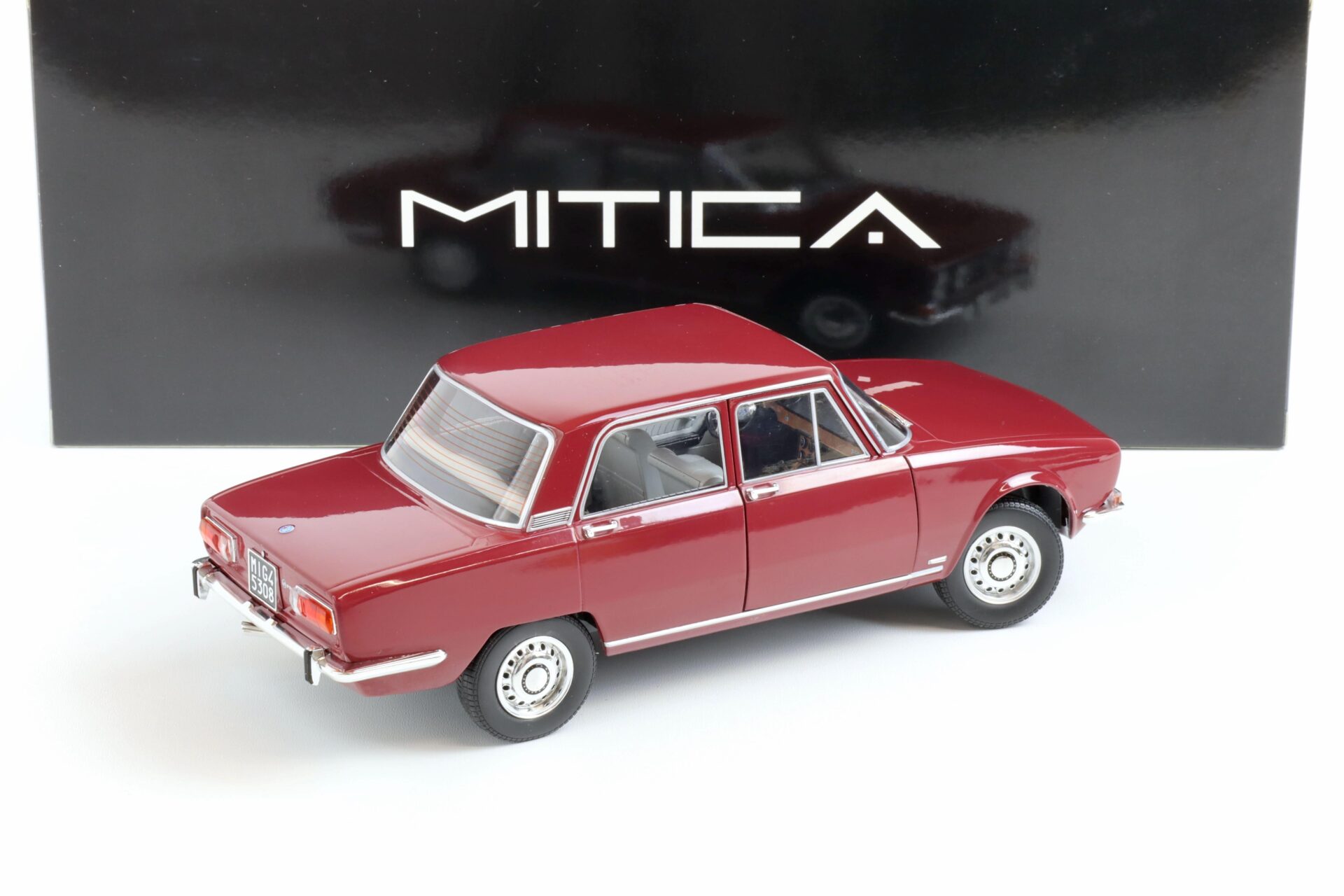 1:18 MITICA 1968 Alfa Romeo 1750 Berlina 1-Series Prugna 525 red