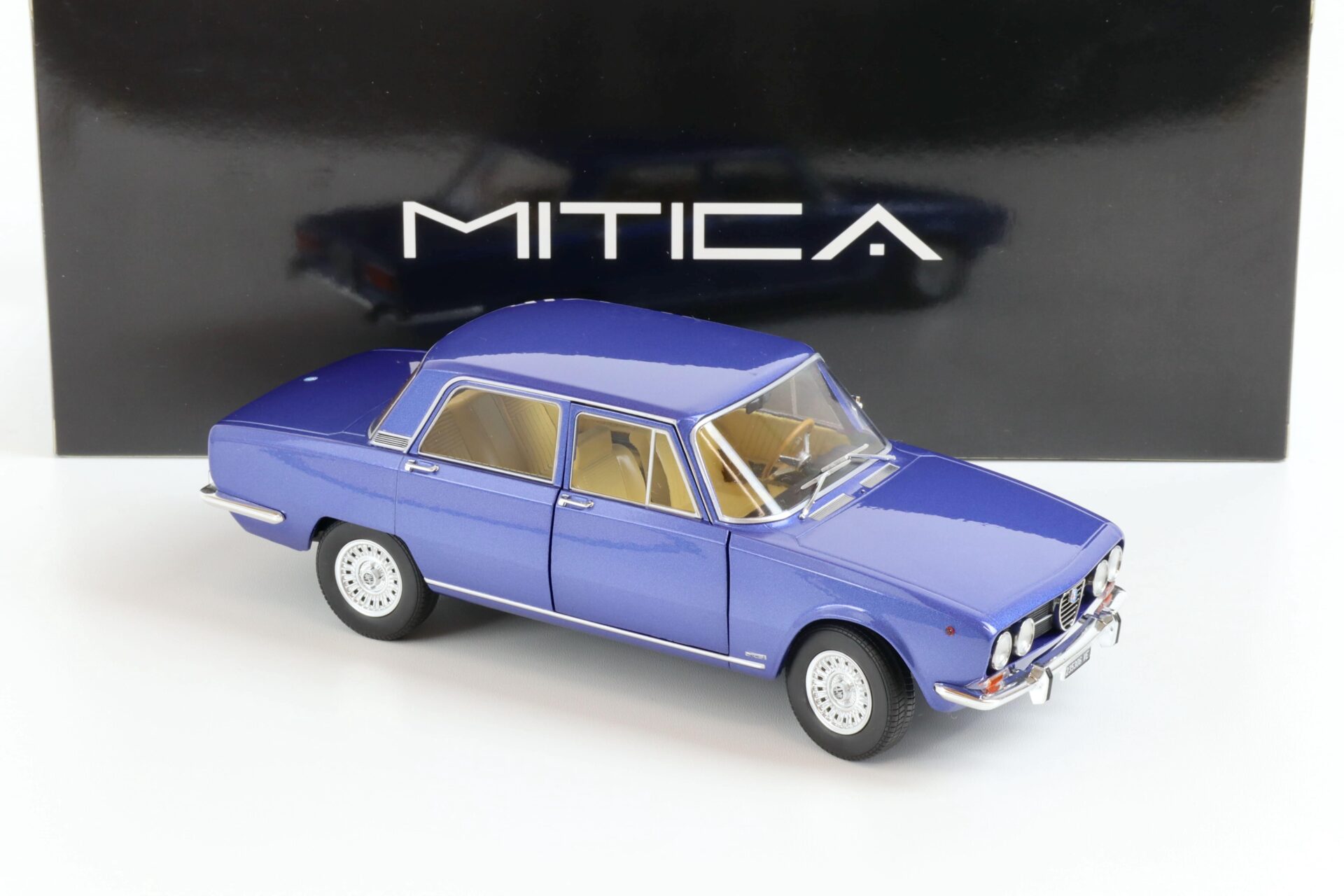 1:18 MITICA 1971 Alfa Romeo 2000 Berlina blue Pervinca metallic 349