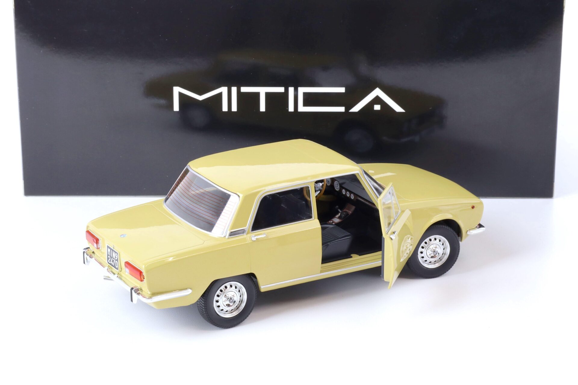 1:18 MITICA 1971 Alfa Romeo 2000 Berlina yellow Giallo Piper 116
