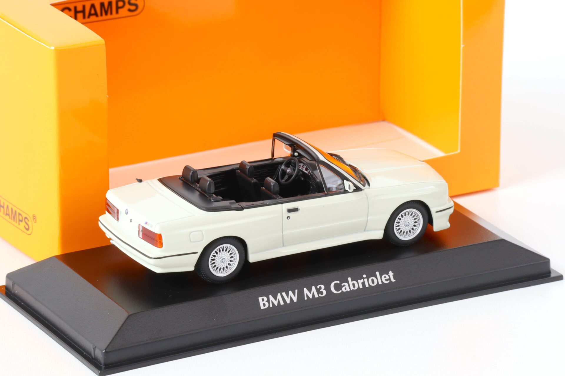 1:43 Minichamps BMW M3 E30 Cabriolet 1988 white