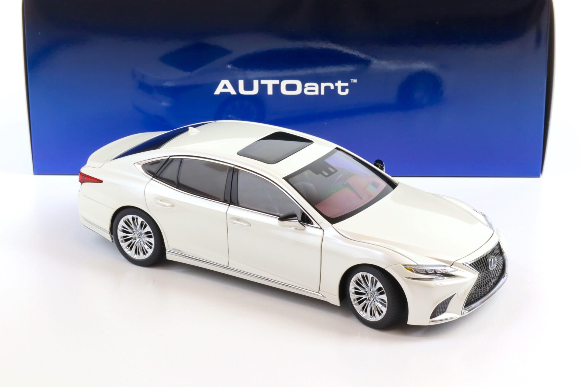 1:18 AUTOart Lexus LS 500h Limousine 2018 sonic white/ crimson& black 78866