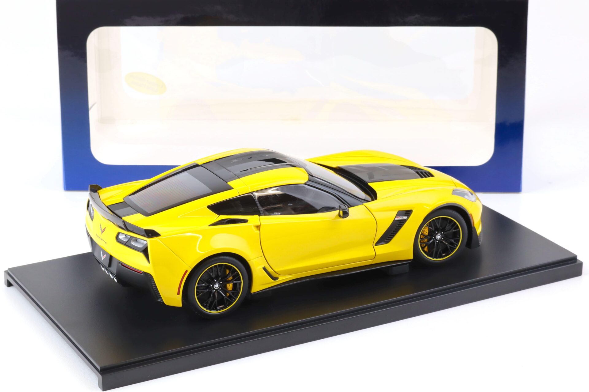 1:18 AUTOart Chevrolet Corvette C7 Z06 C7R Edition Corvette Racing yellow