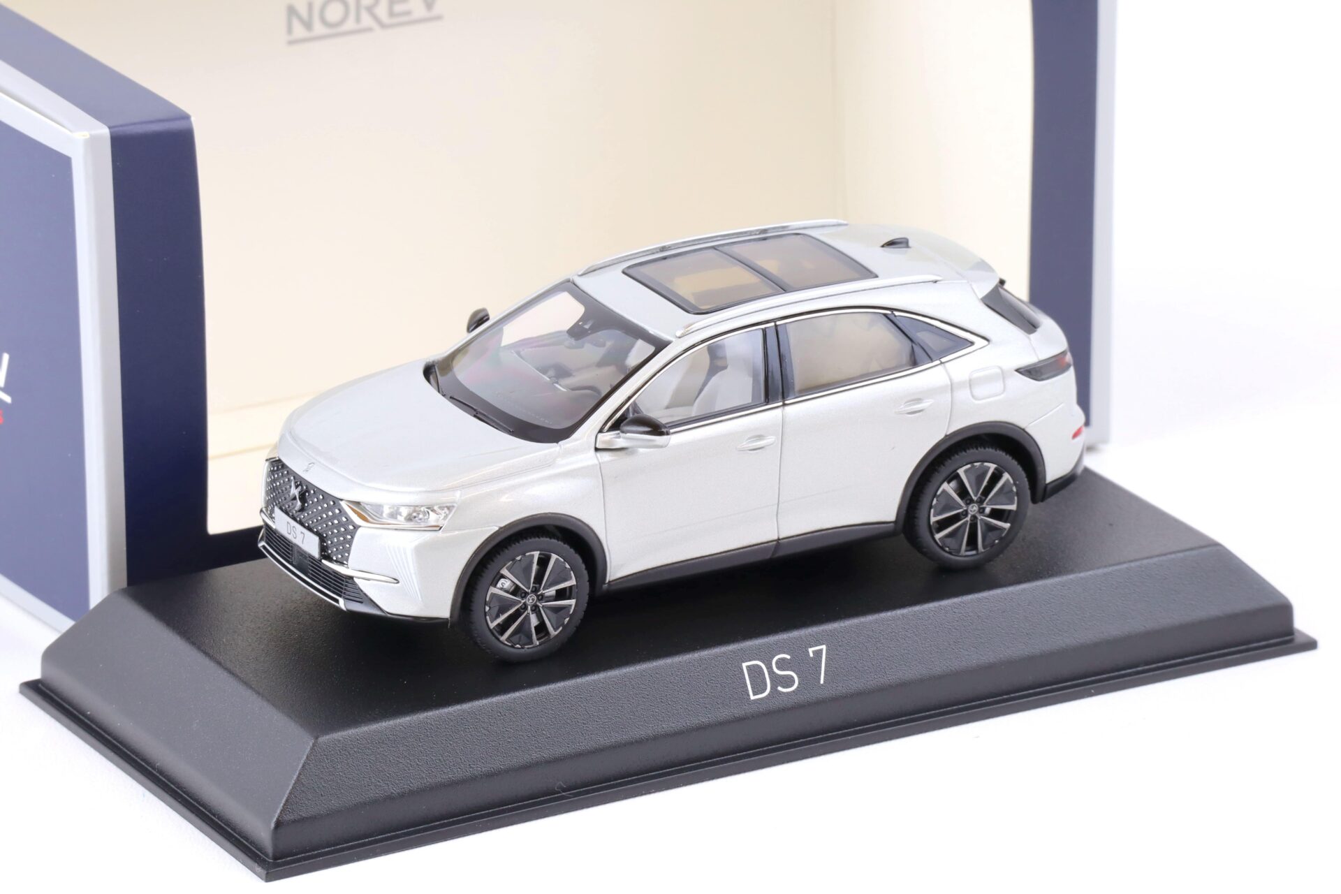 1:43 Norev Citroen DS7 2022 Cristal pearl 170051