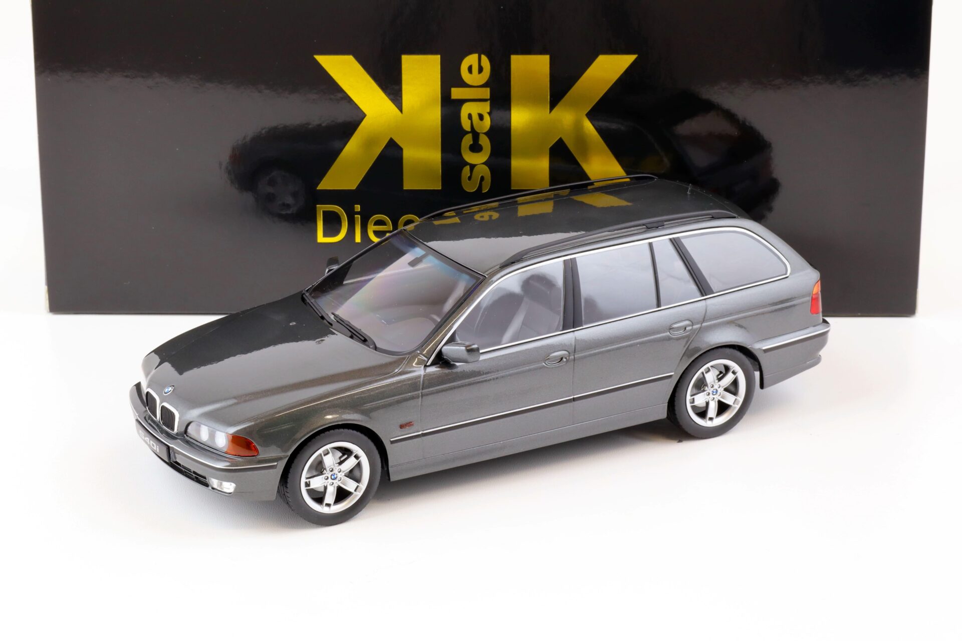 1:18 KK-Scale BMW 5er 540i E39 Touring grey metallic 1997
