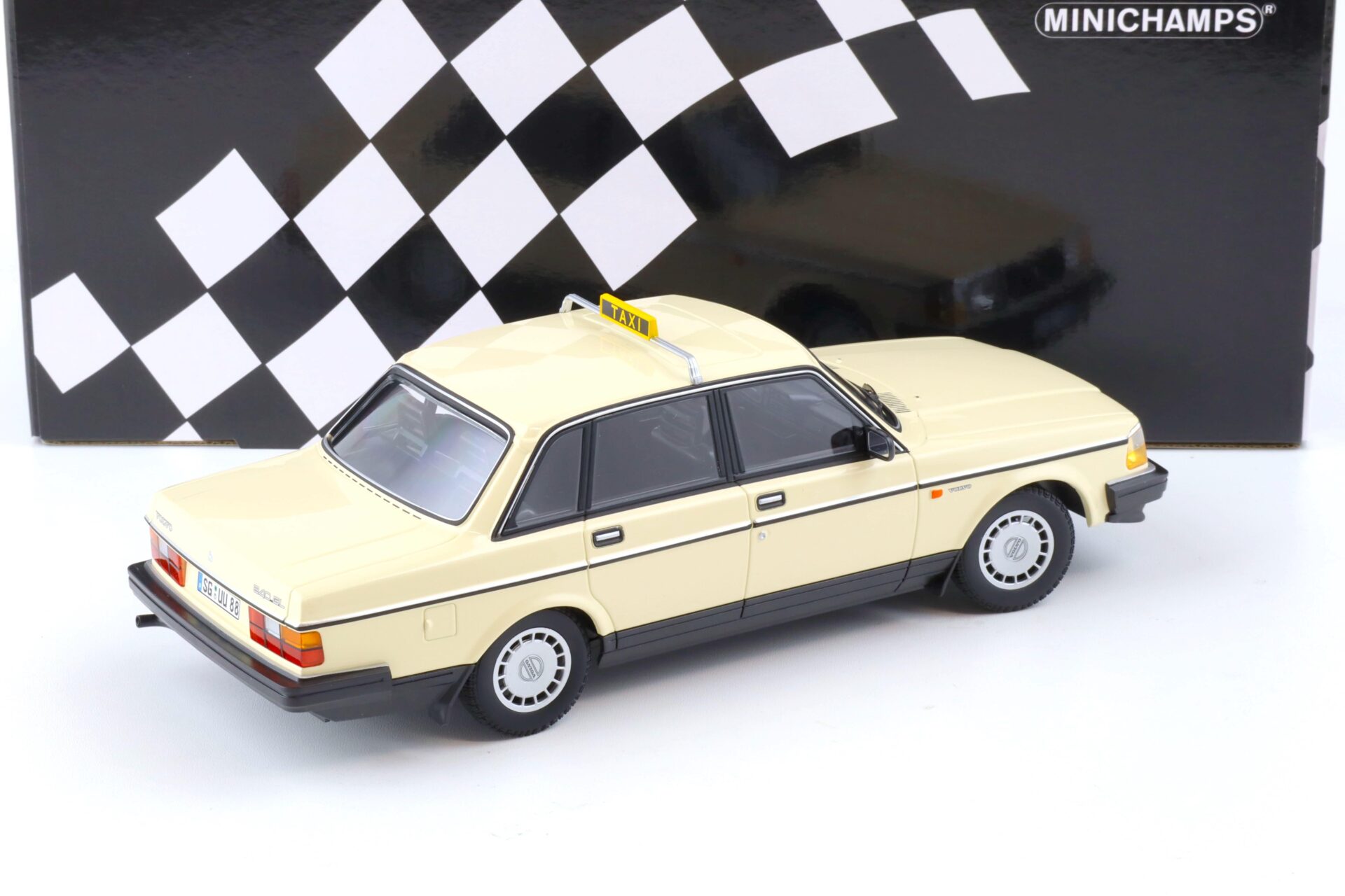 1:18 Minichamps Volvo 240 GL Limousine 1986 beige TAXI - Limited 300 pcs.