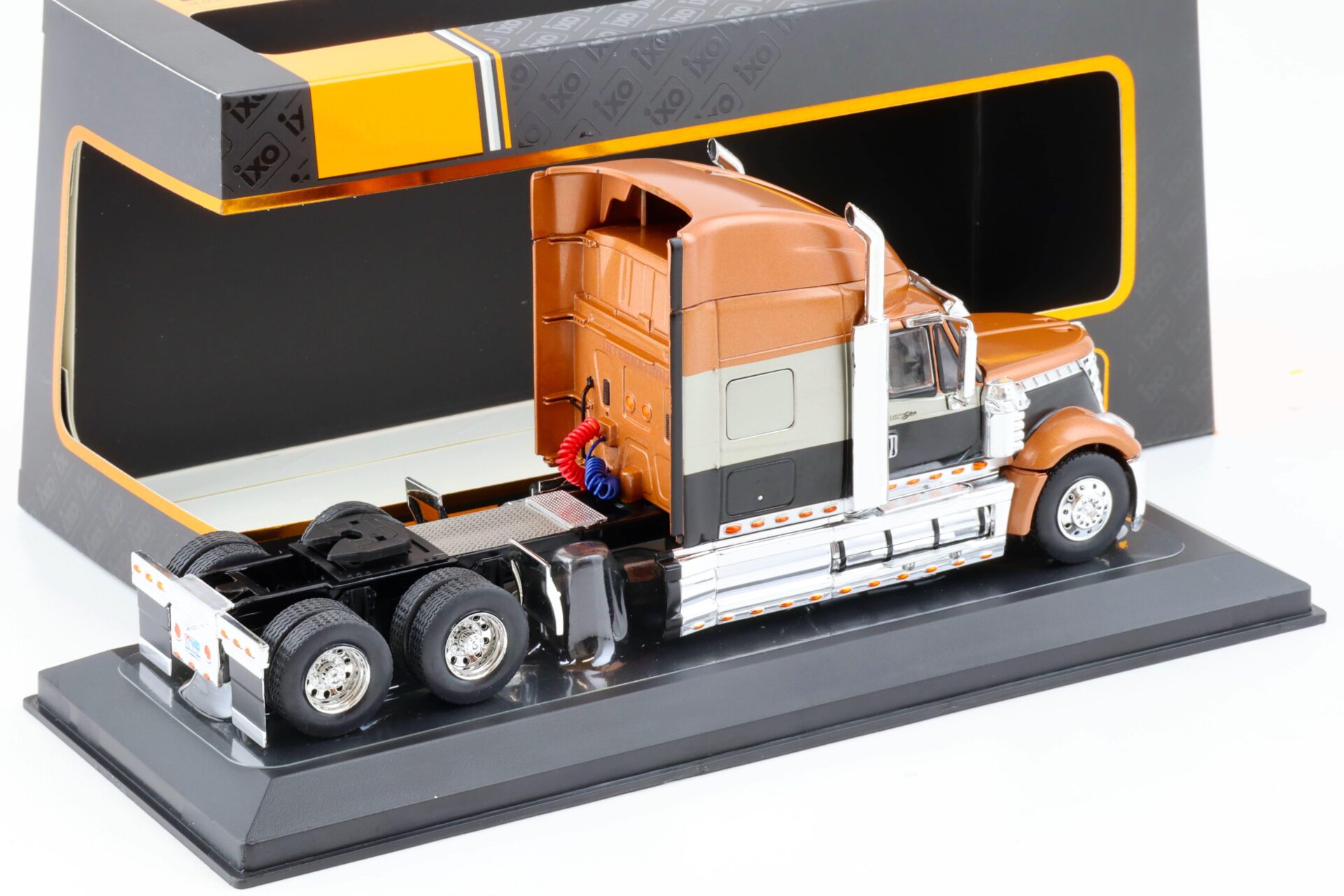 1:43 IXO International Lonestar 2010 SZM Truck brown metallic/ black