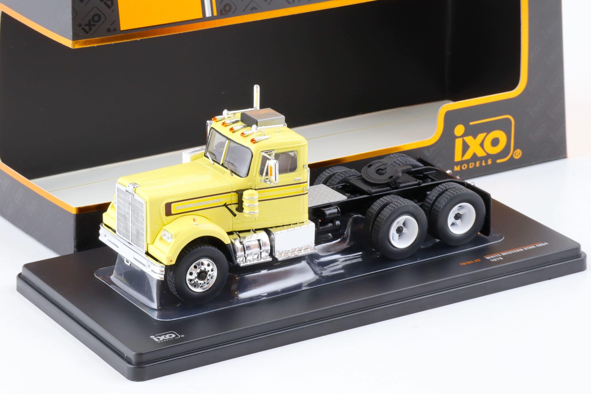 1:43 IXO 1970 White Western Star 4864 SZM Truck yellow