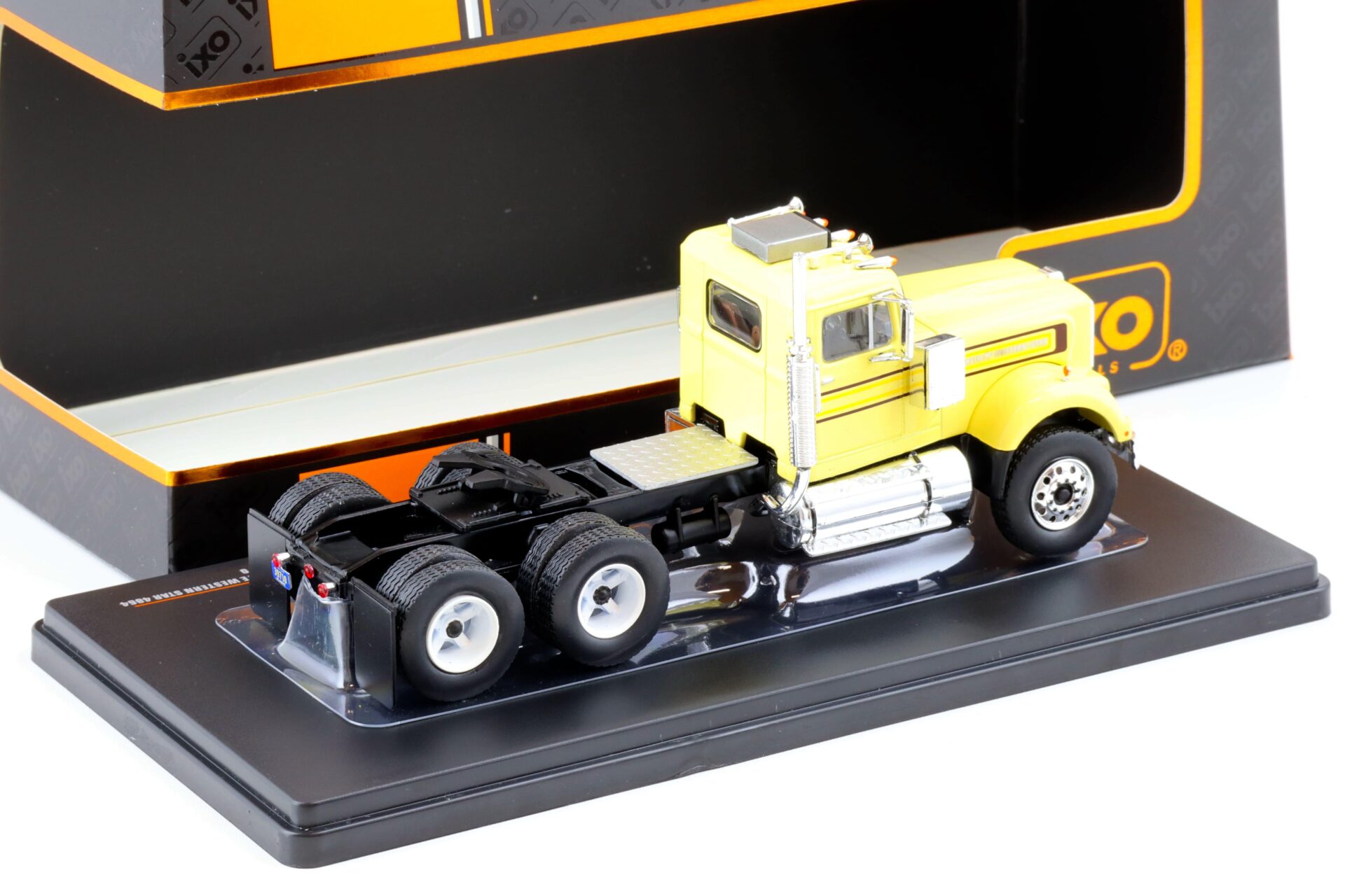1:43 IXO 1970 White Western Star 4864 SZM Truck yellow