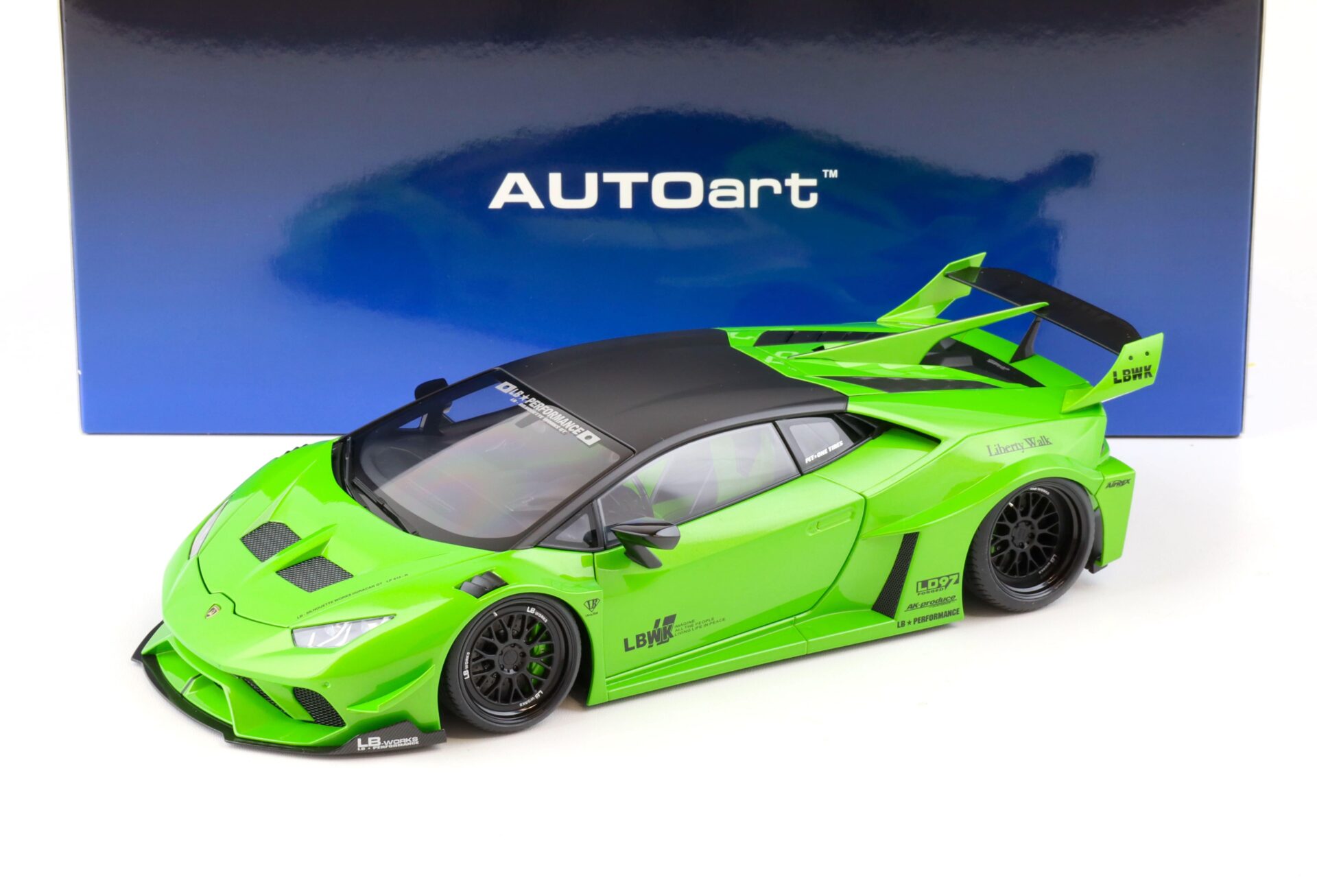 ID 80225 orig.jpg 1:18 AUTOart Lamborghini Huracan GT LB-SILHOUETTE Works 2019 pearl green