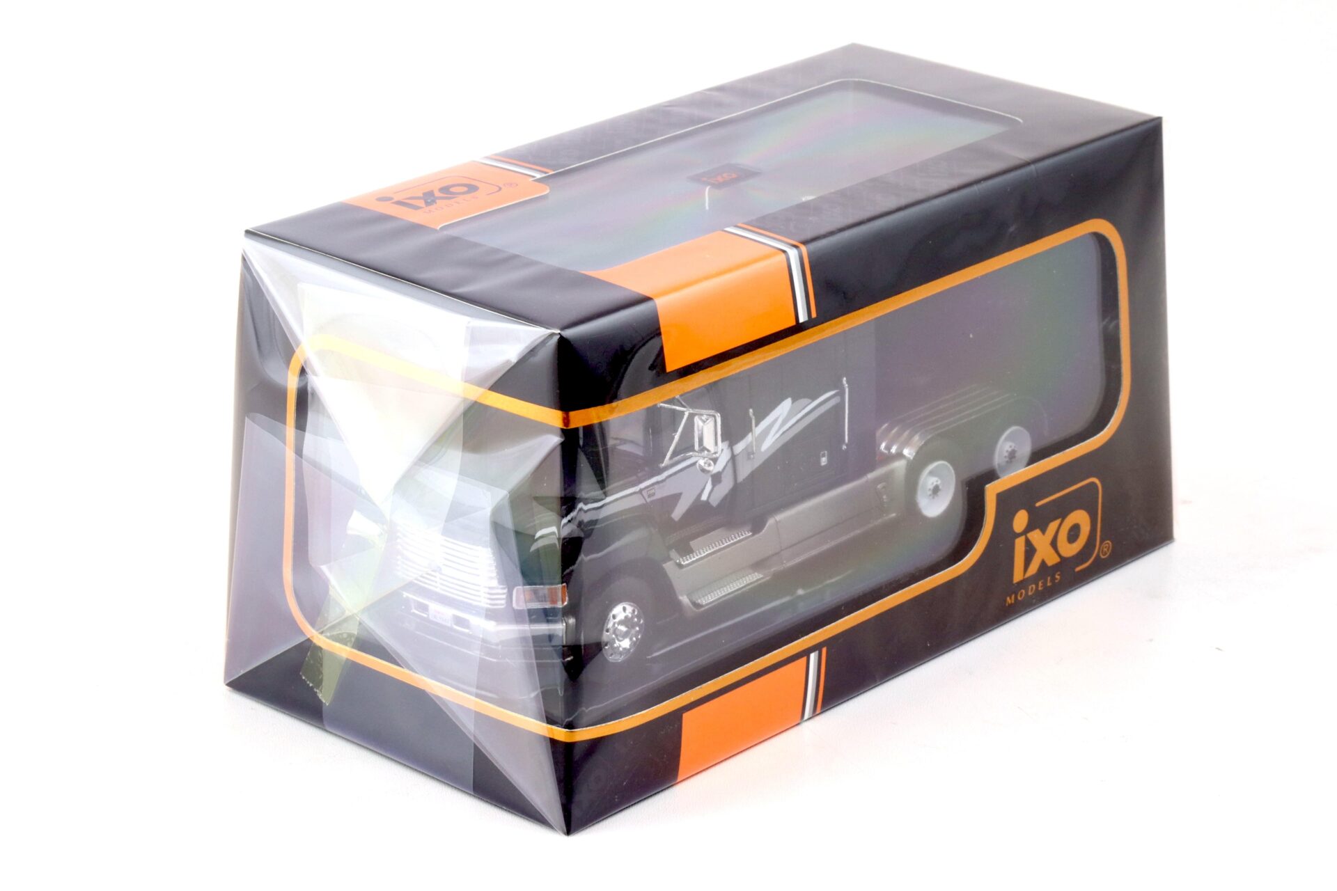 1:43 IXO 1990 Ford Aeromax SZM Truck black/ silver TR179.22